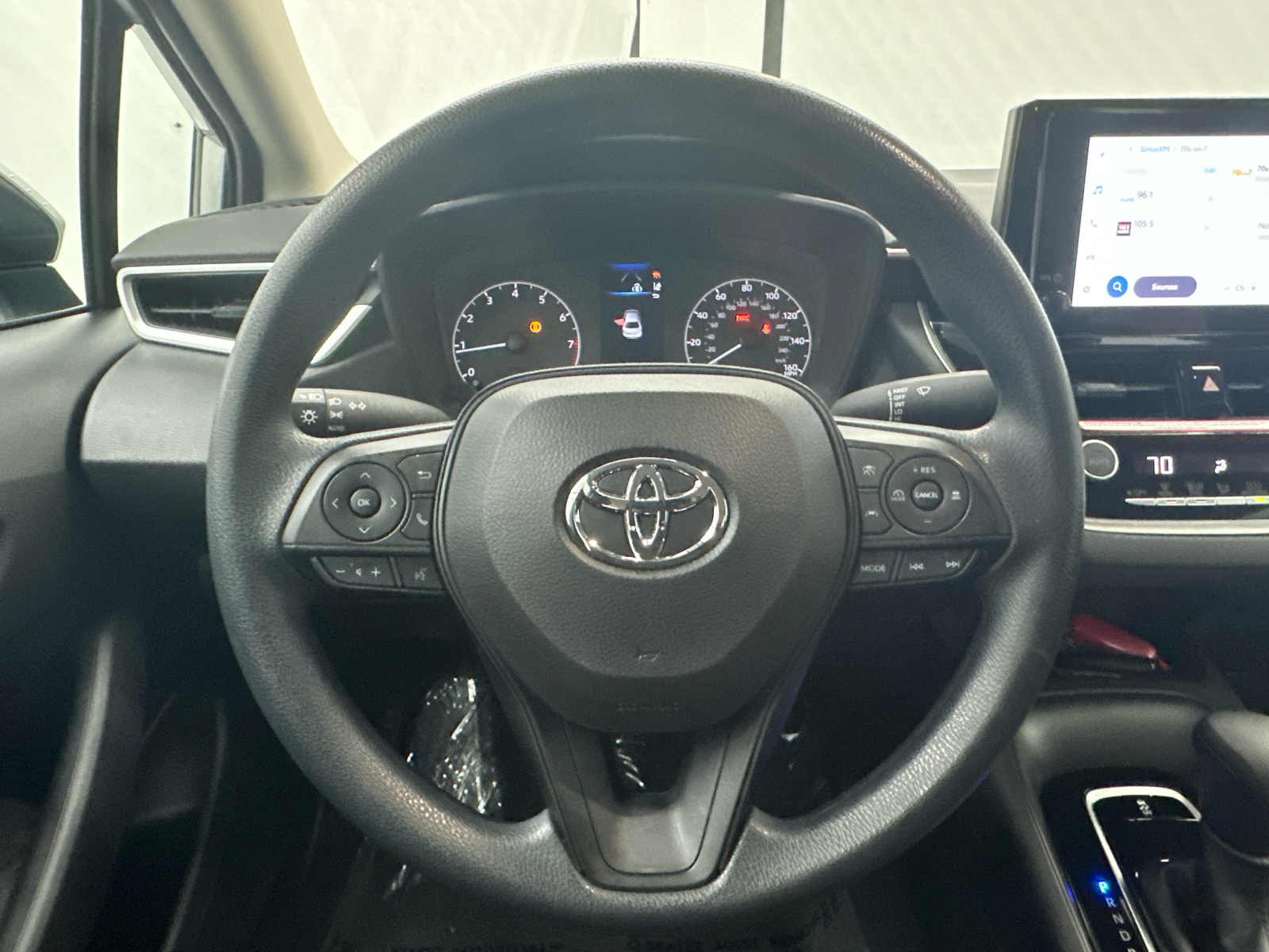 2024 Toyota Corolla LE 24