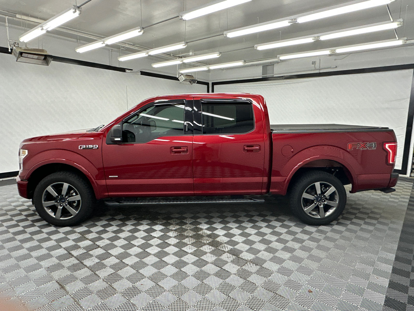 2016 Ford F-150 XLT 2