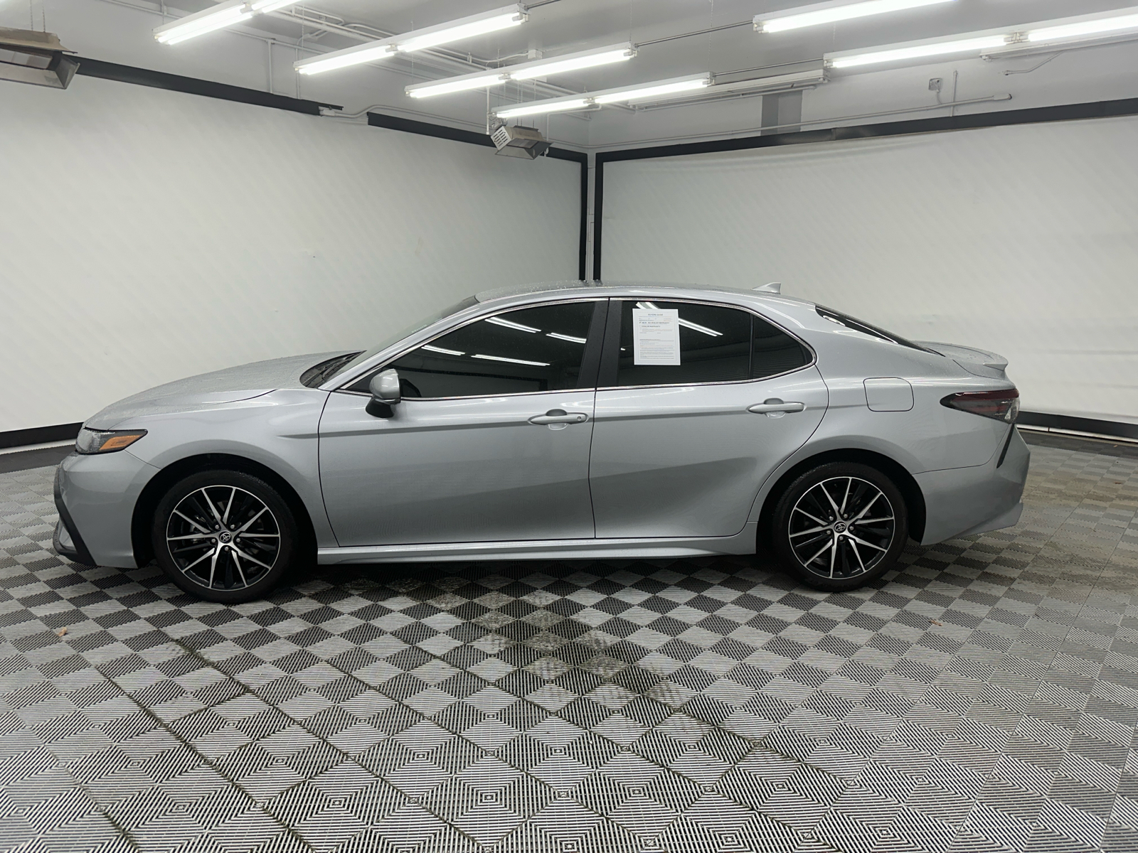 2024 Toyota Camry SE 2