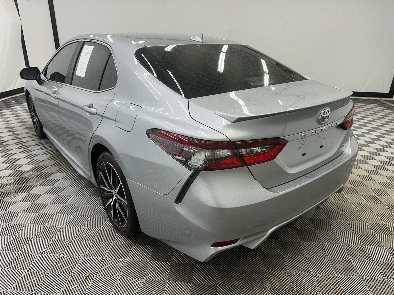 2024 Toyota Camry SE 3