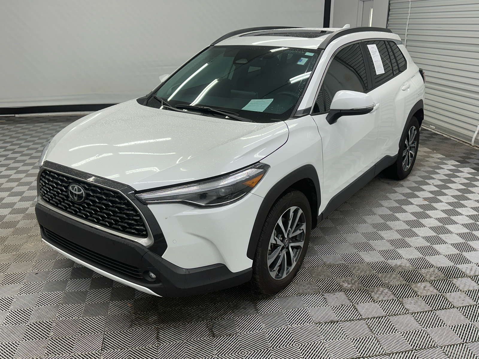 2023 Toyota Corolla Cross XLE 1