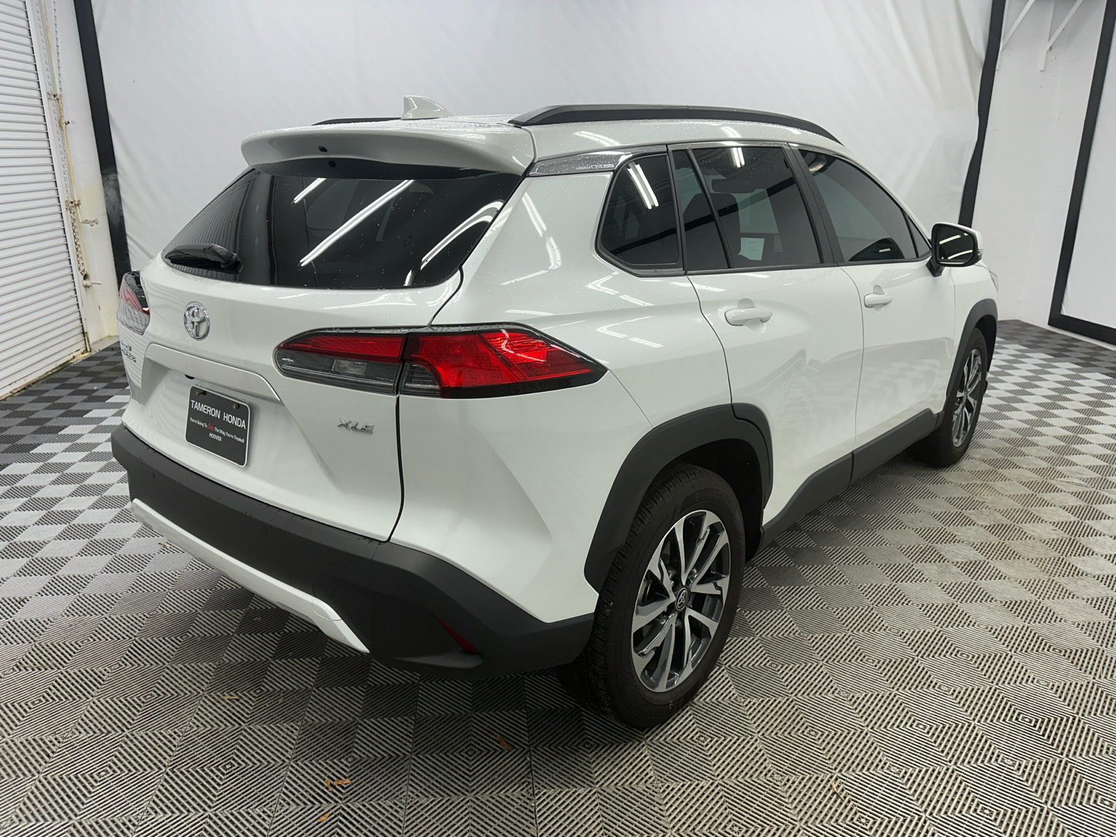 2023 Toyota Corolla Cross XLE 5