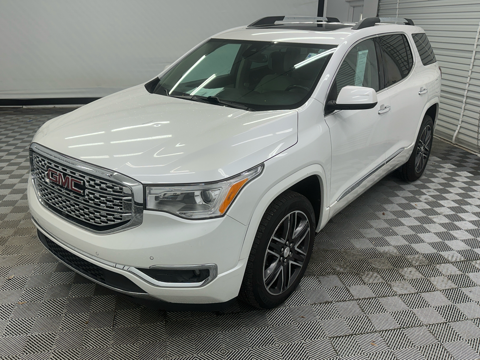 2018 GMC Acadia Denali 1