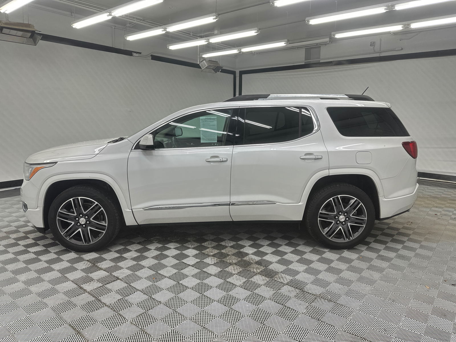 2018 GMC Acadia Denali 2