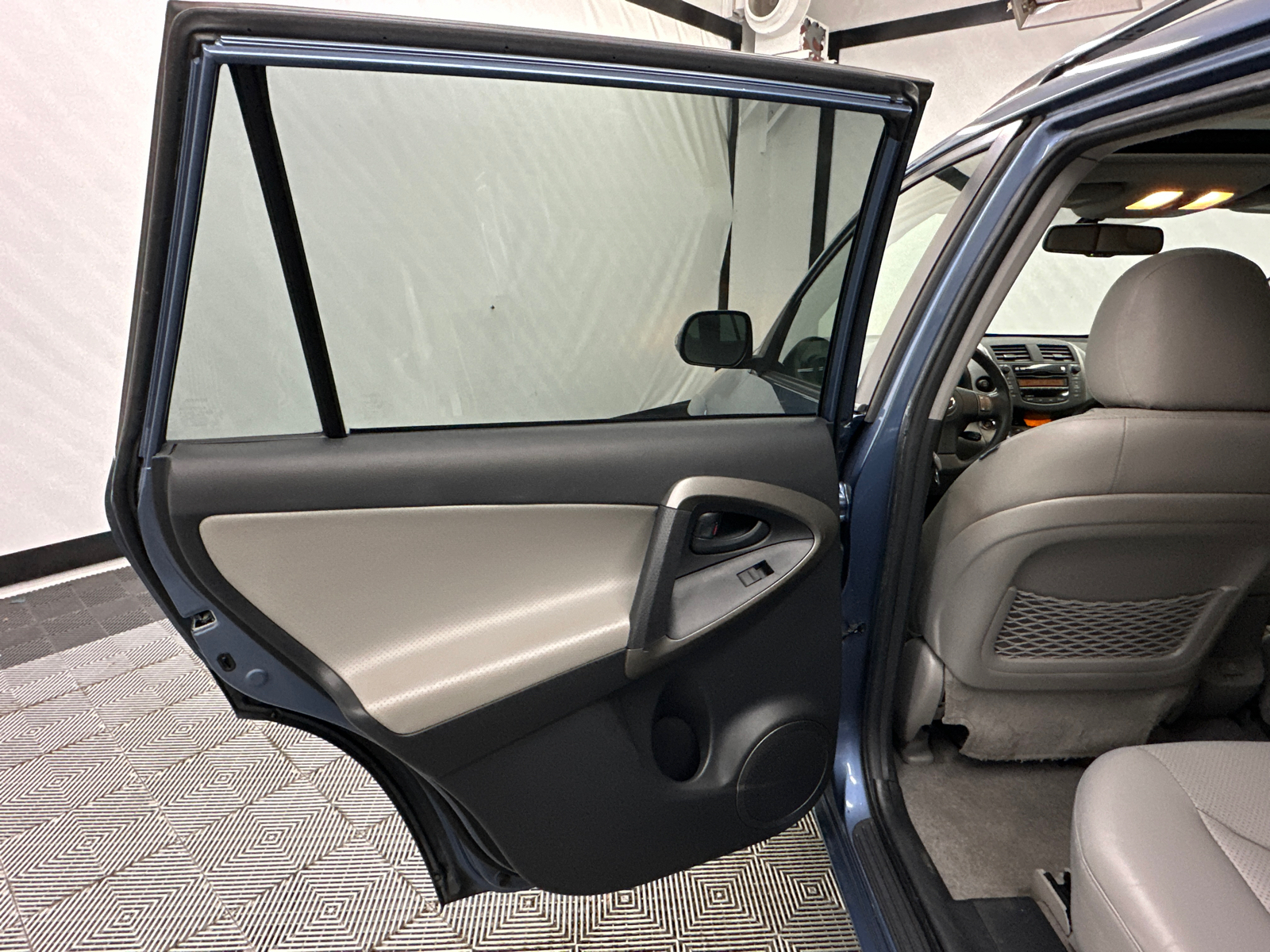 2009 Toyota RAV4 Limited 22