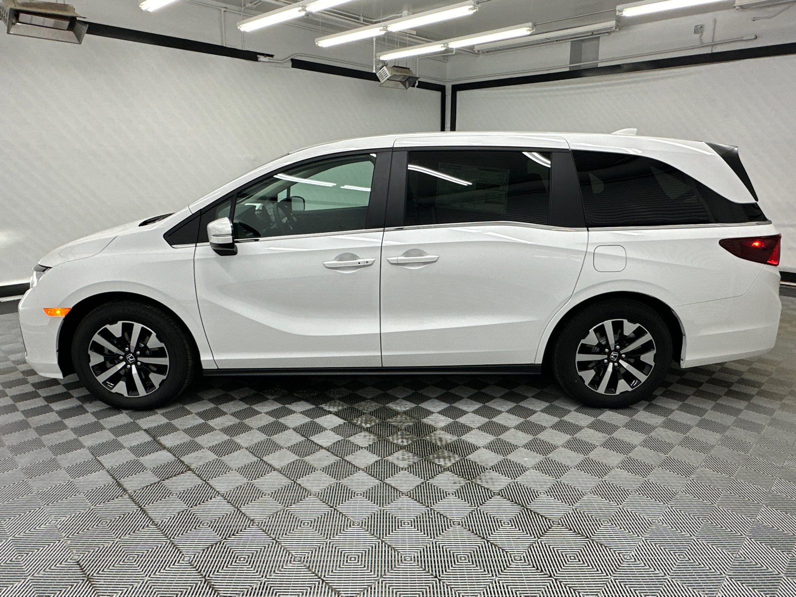 2025 Honda Odyssey EX-L 2