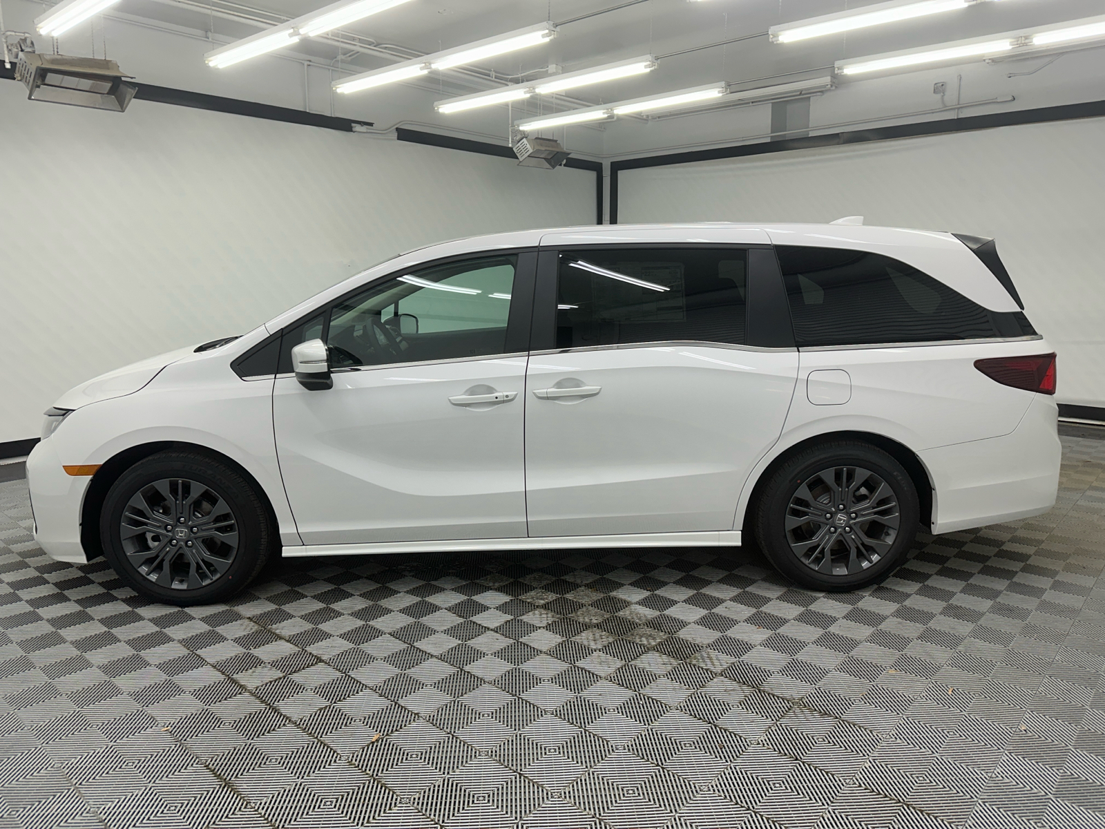 2025 Honda Odyssey Touring 2