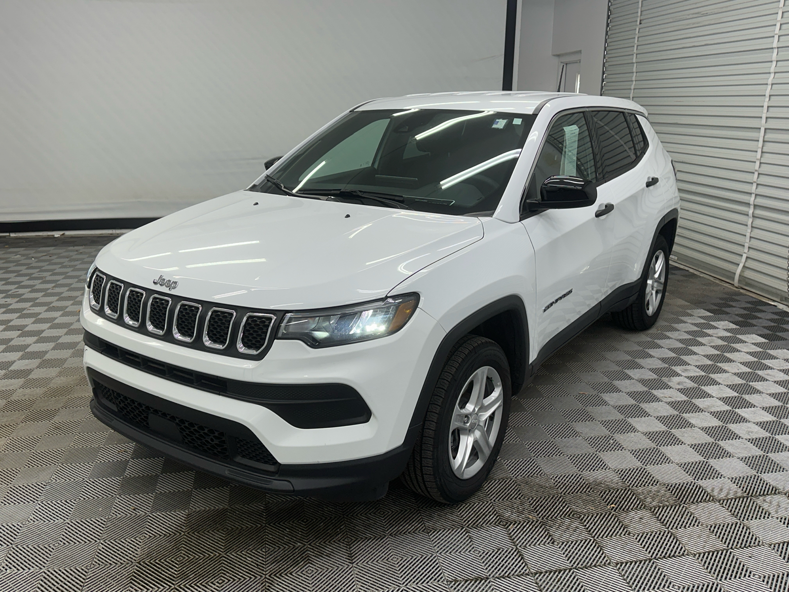 2023 Jeep Compass Sport 1