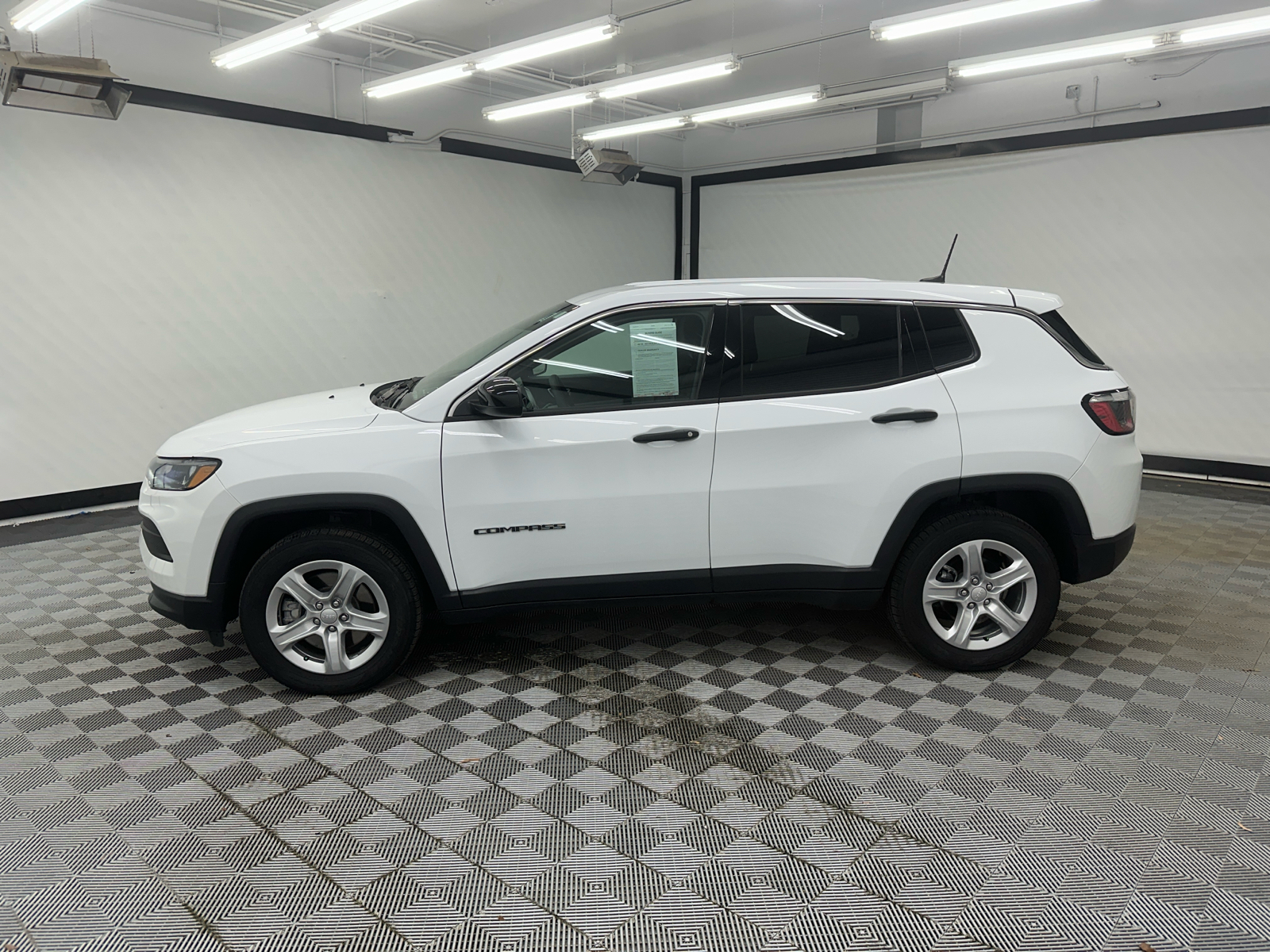 2023 Jeep Compass Sport 2