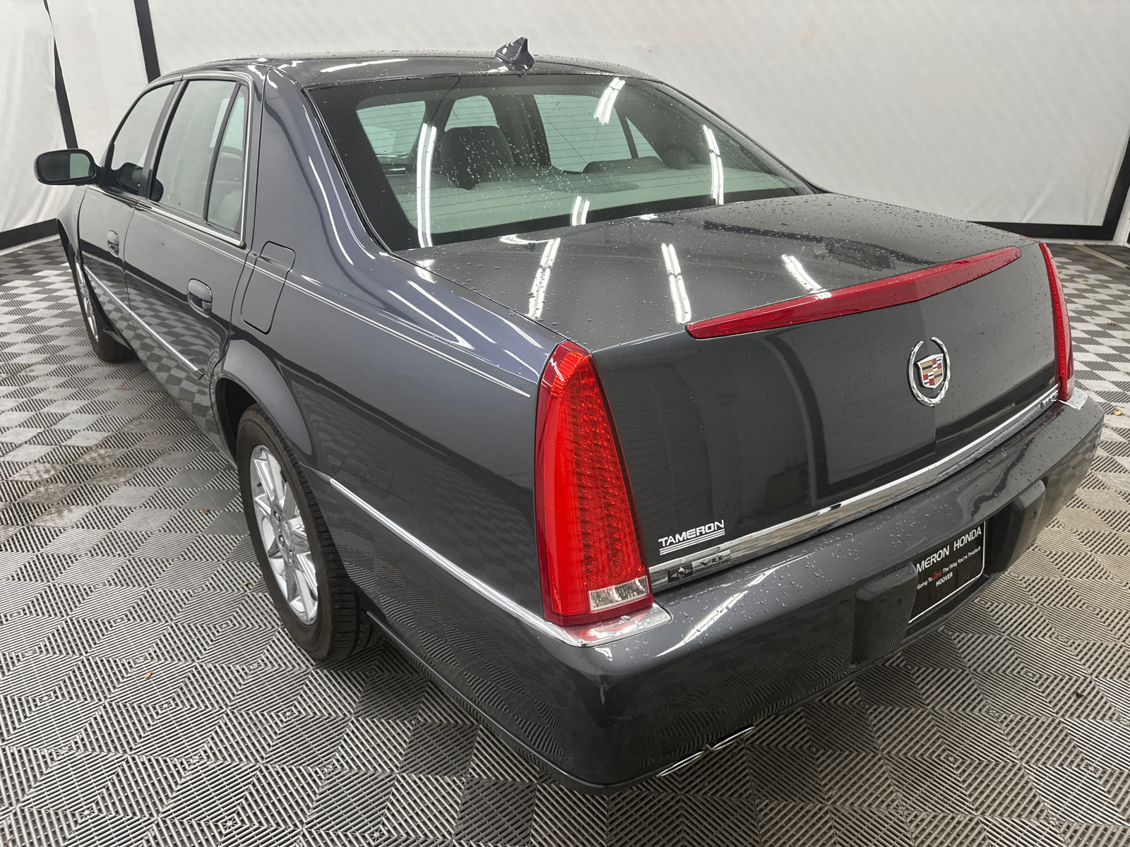 2010 Cadillac DTS Luxury 3