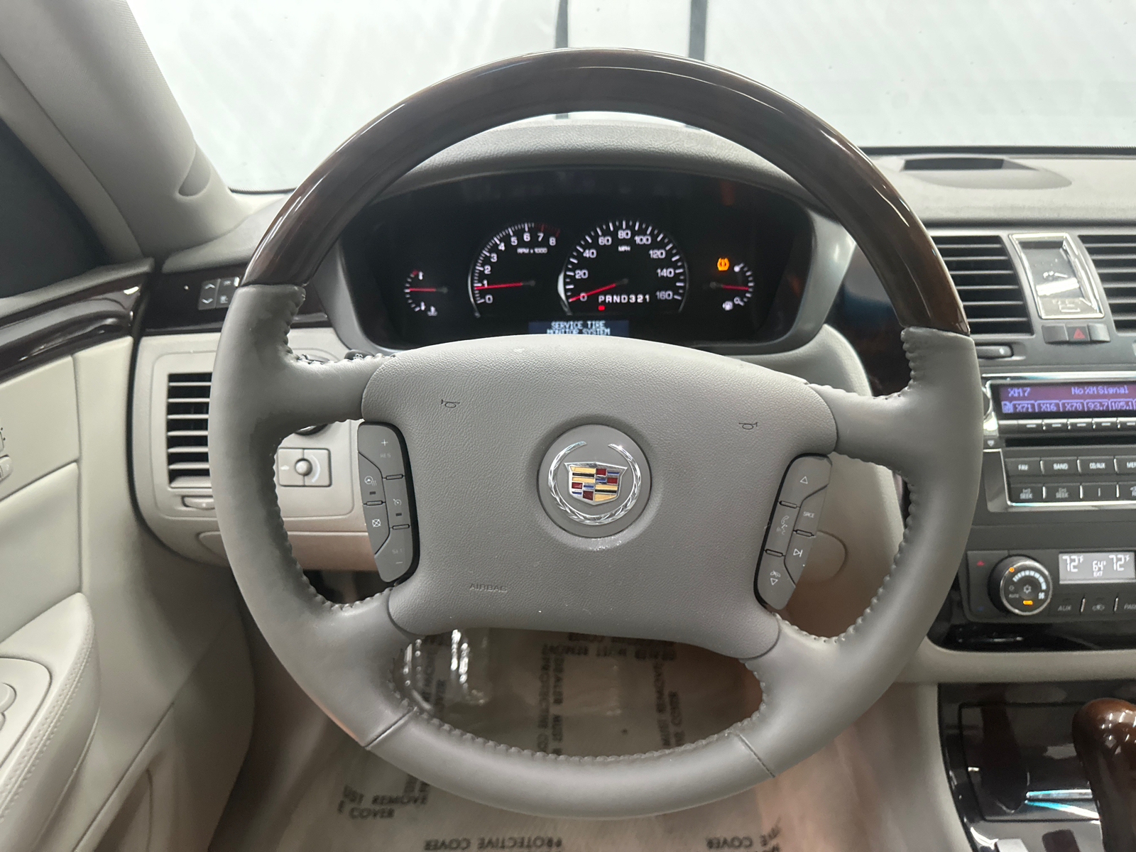 2010 Cadillac DTS Luxury 28