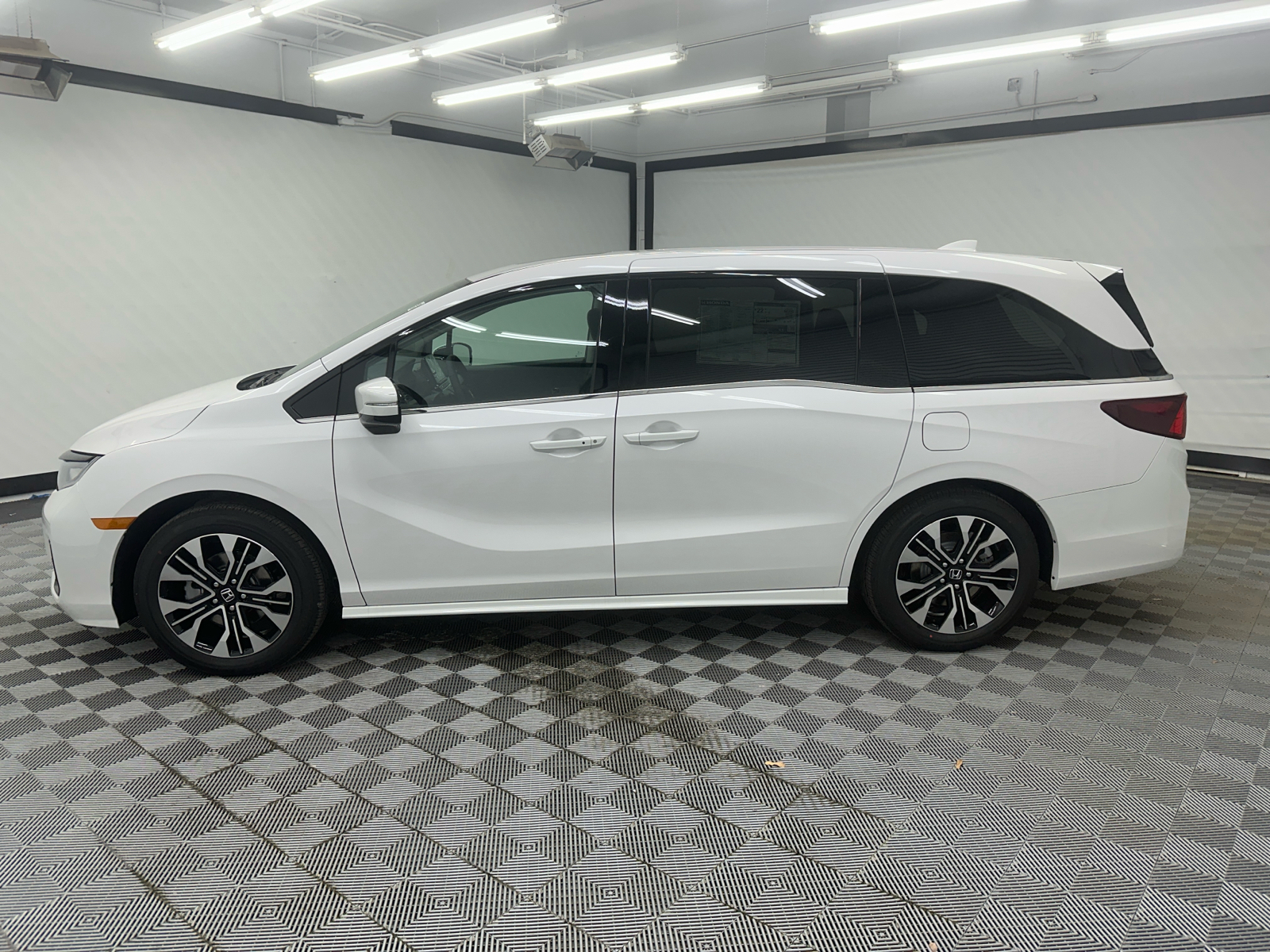 2025 Honda Odyssey Elite 2