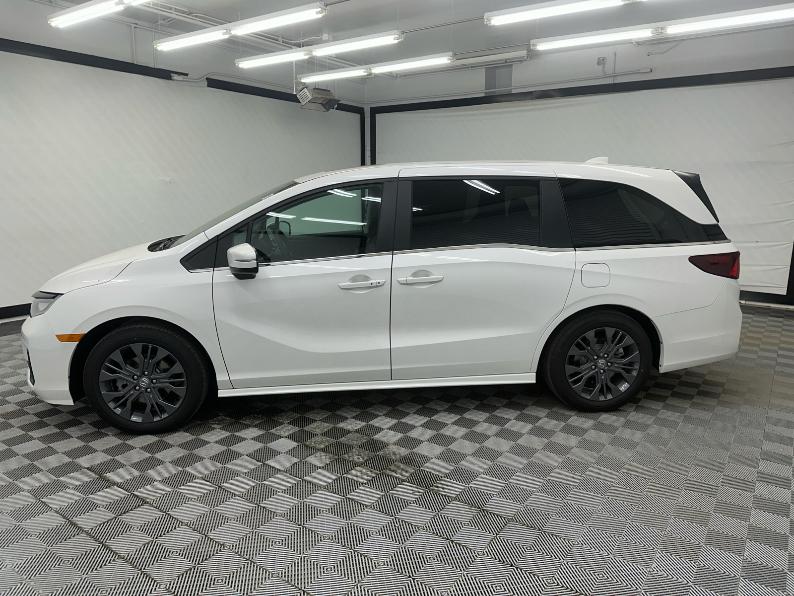 2025 Honda Odyssey Touring 2