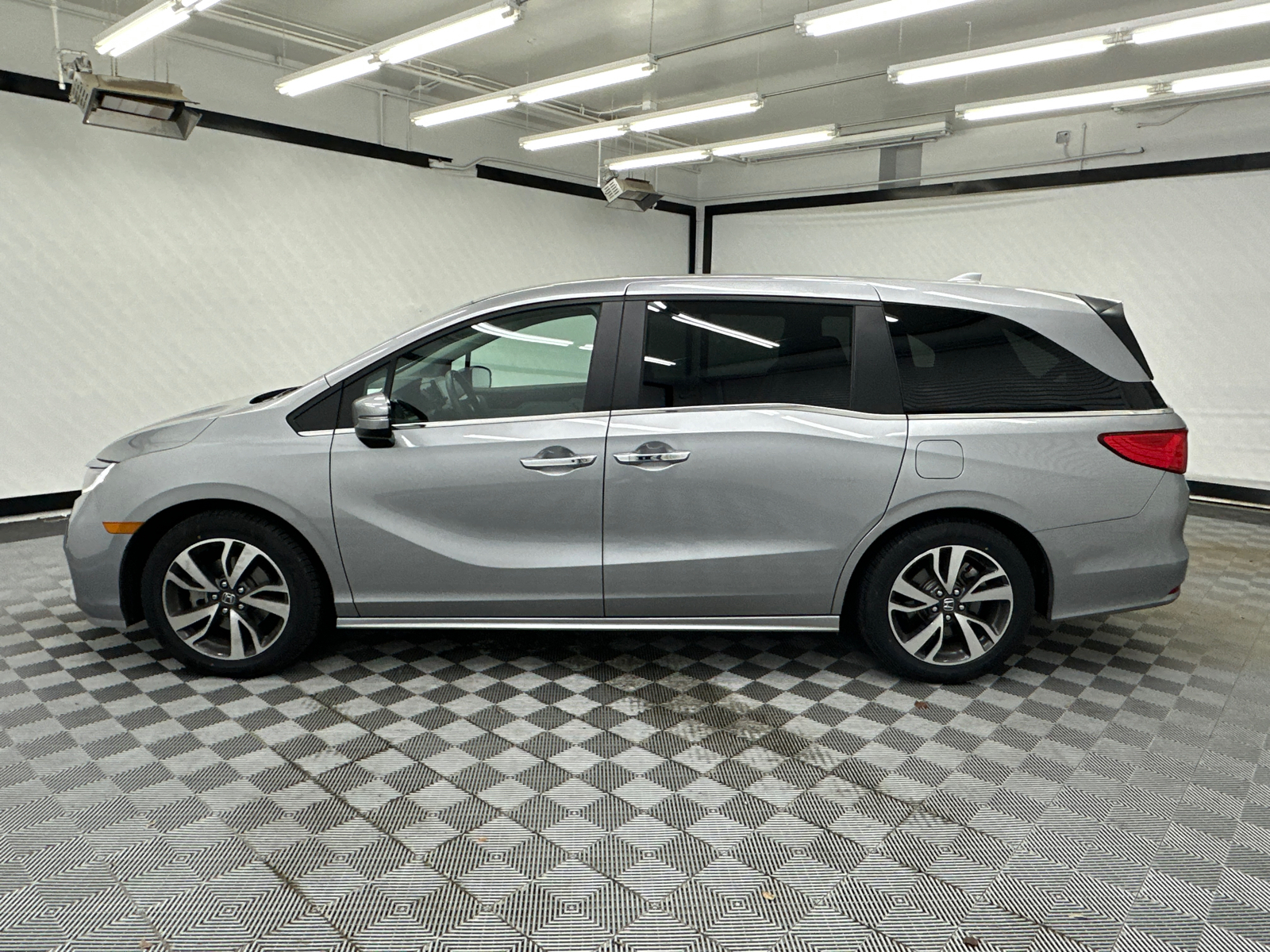 2023 Honda Odyssey Touring 2