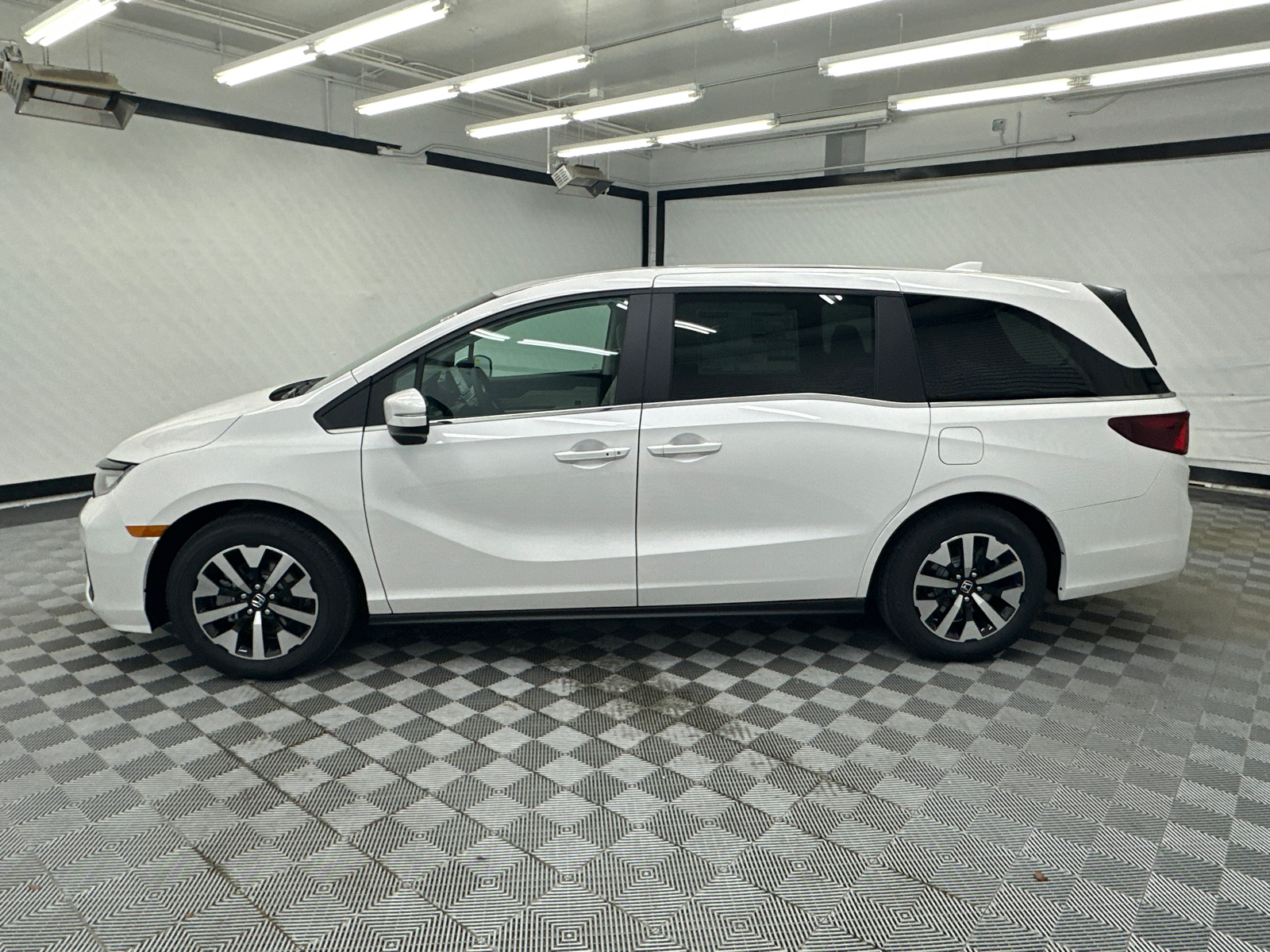 2025 Honda Odyssey EX-L 2