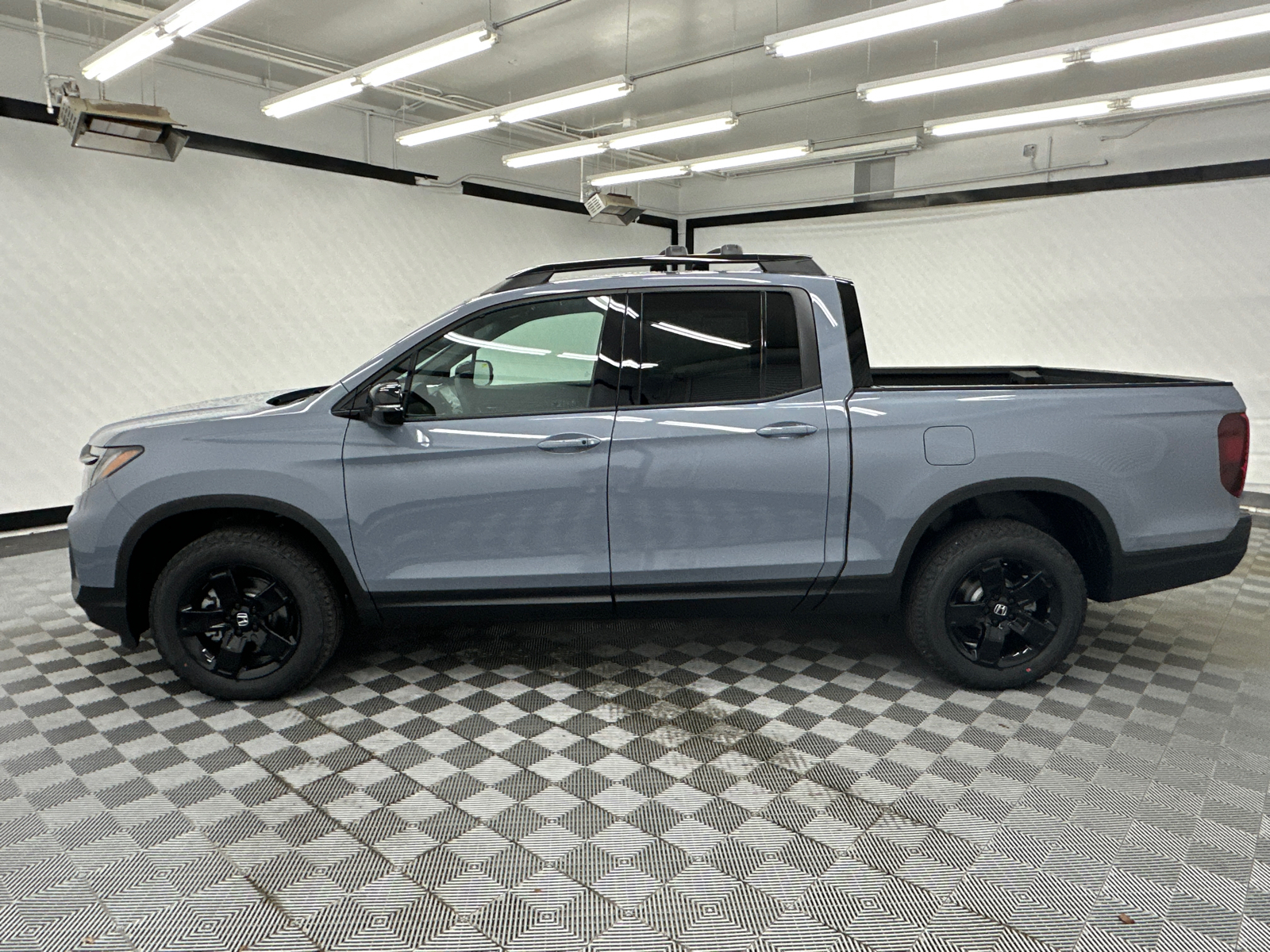 2025 Honda Ridgeline Black Edition 2