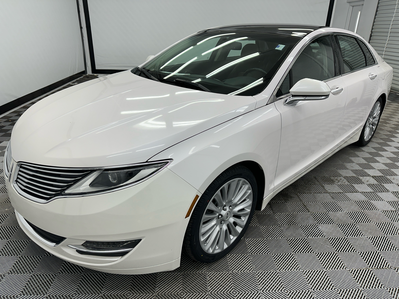 2016 Lincoln MKZ w/Panoramic Moonroof 1