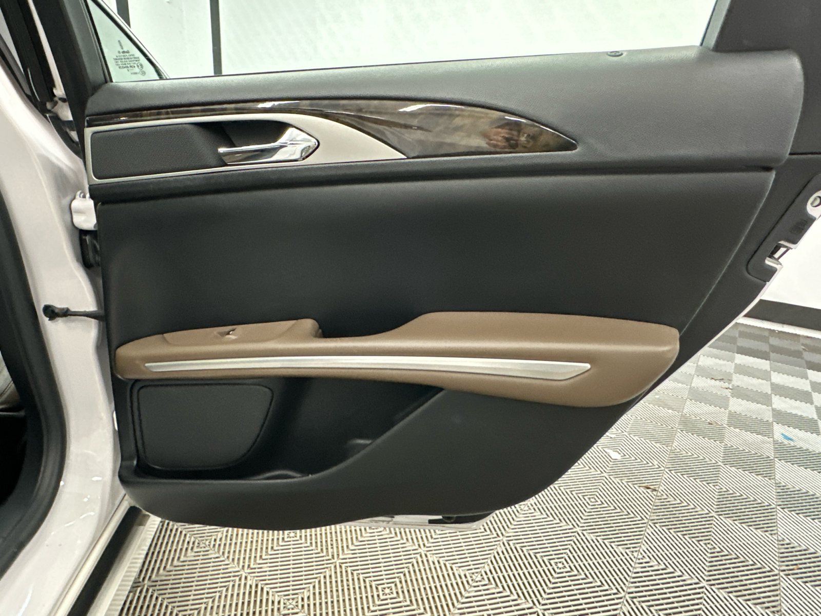 2016 Lincoln MKZ w/Panoramic Moonroof 18