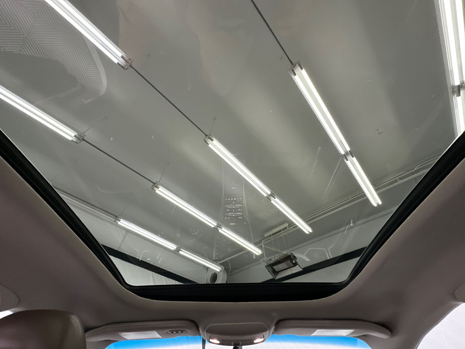 2016 Lincoln MKZ w/Panoramic Moonroof 25