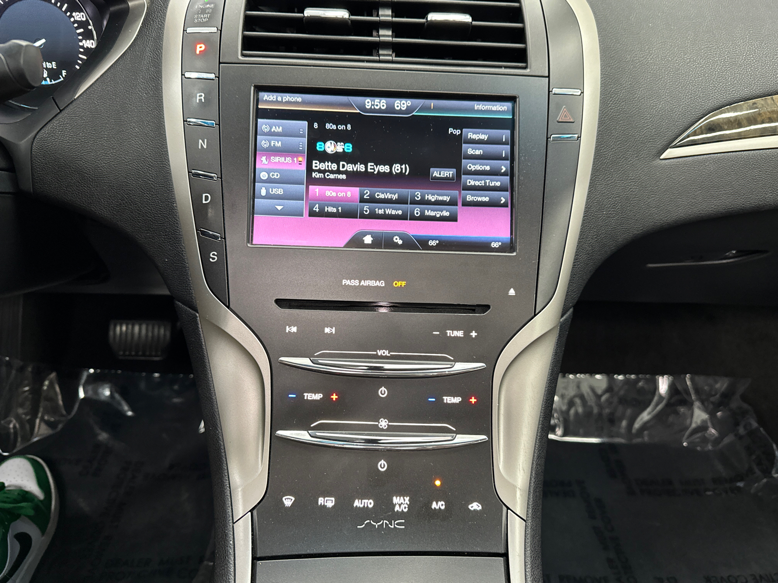 2016 Lincoln MKZ w/Panoramic Moonroof 34