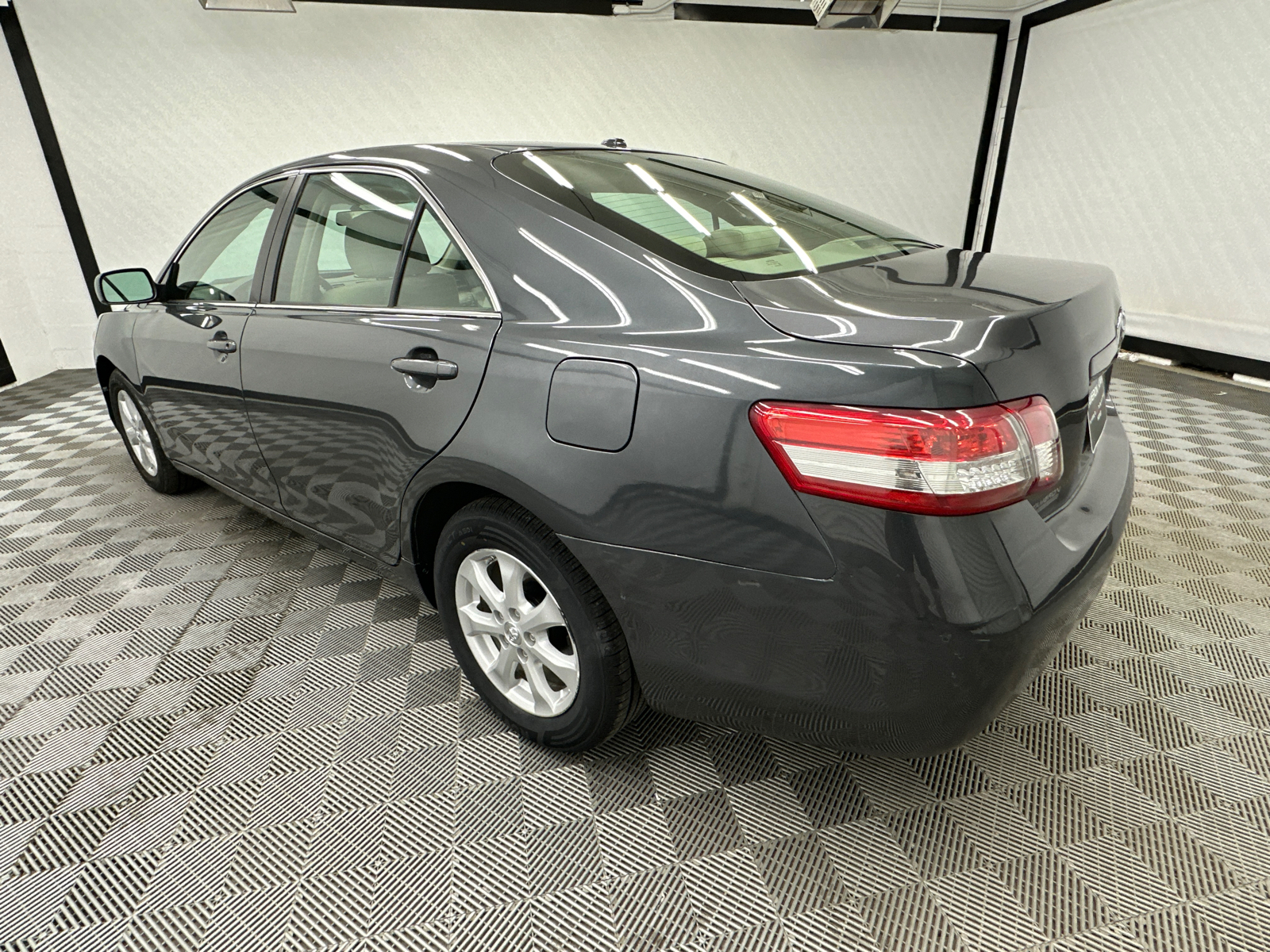 2011 Toyota Camry LE 3