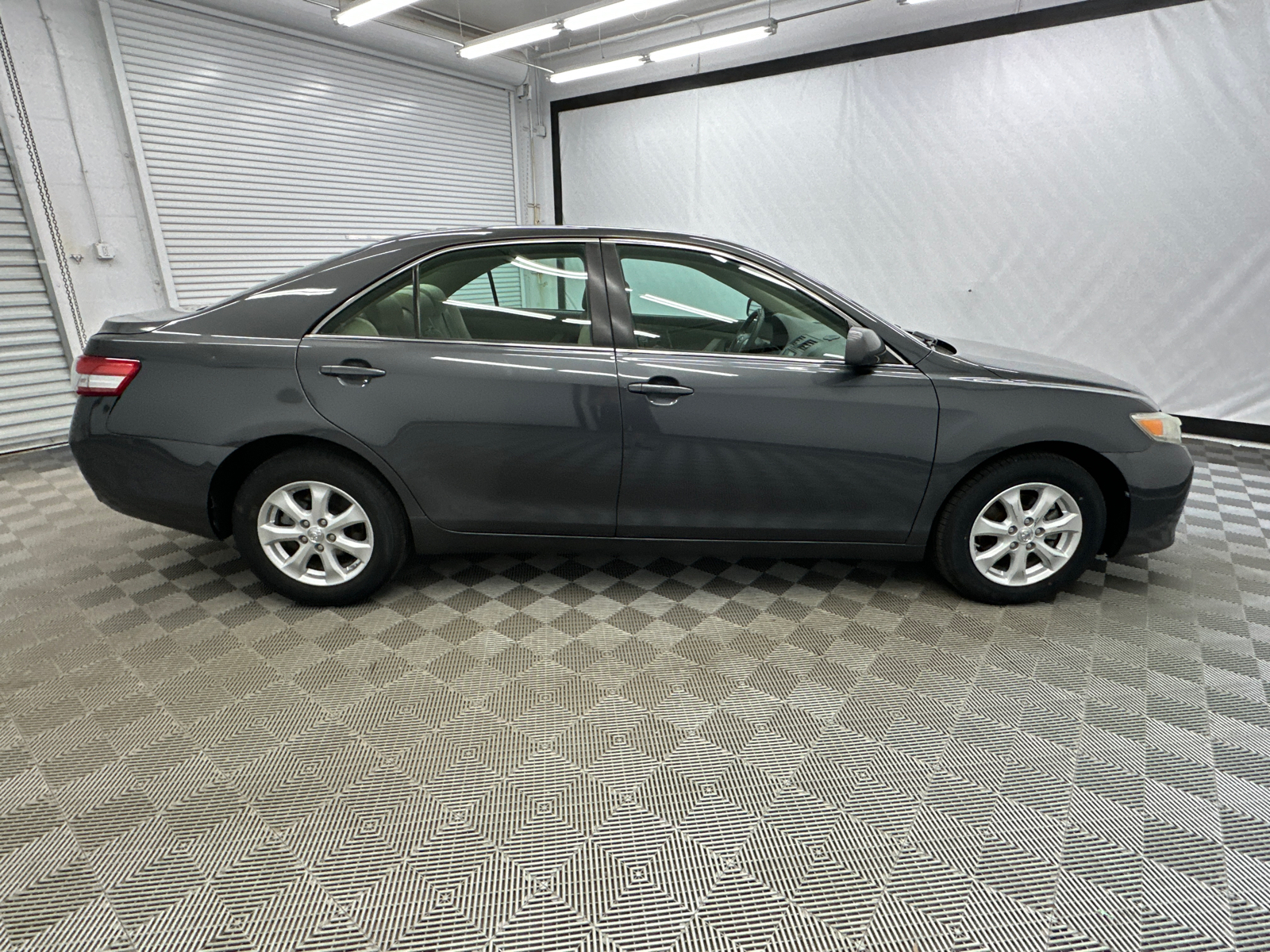 2011 Toyota Camry LE 6