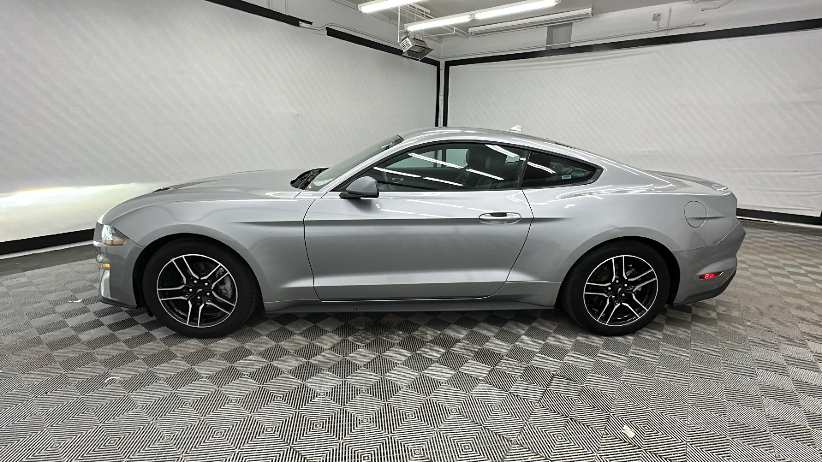 2022 Ford Mustang EcoBoost Premium 2