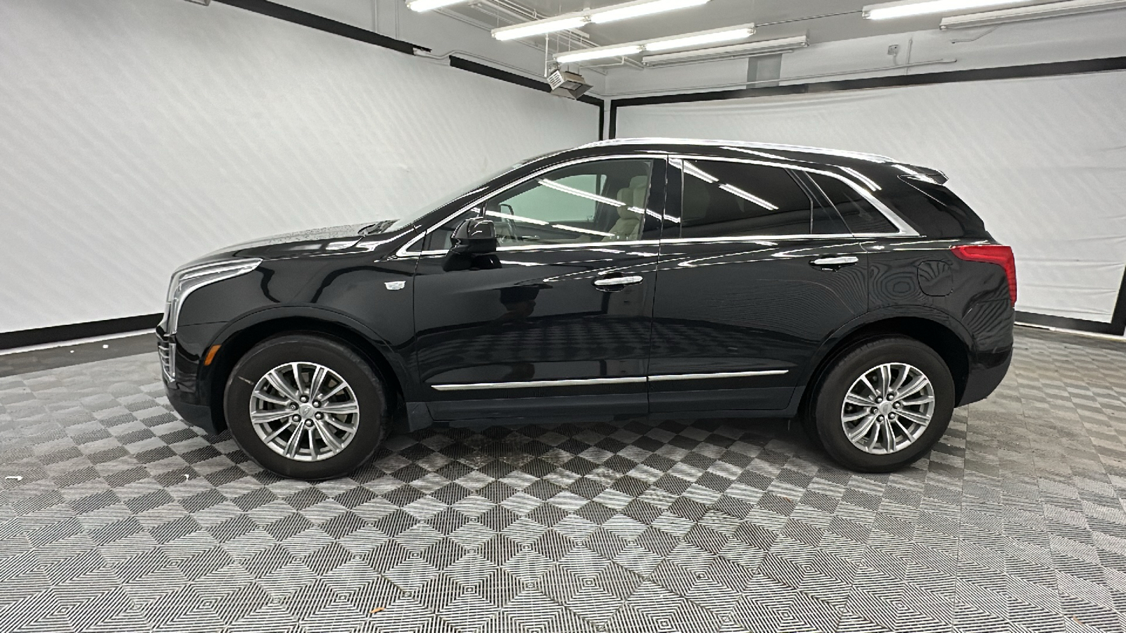 2019 Cadillac XT5 Luxury 2
