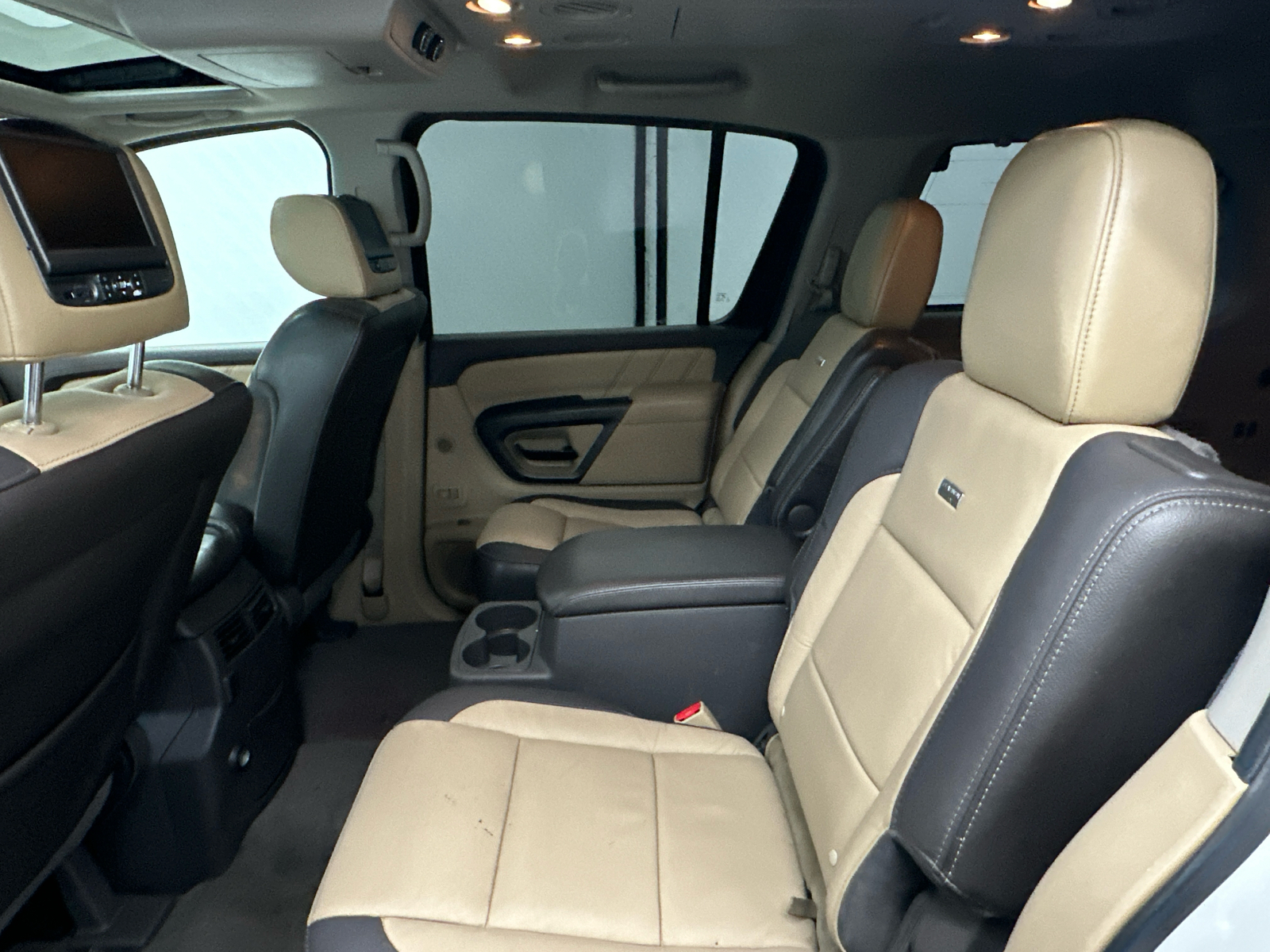 2015 Nissan Armada Platinum 23