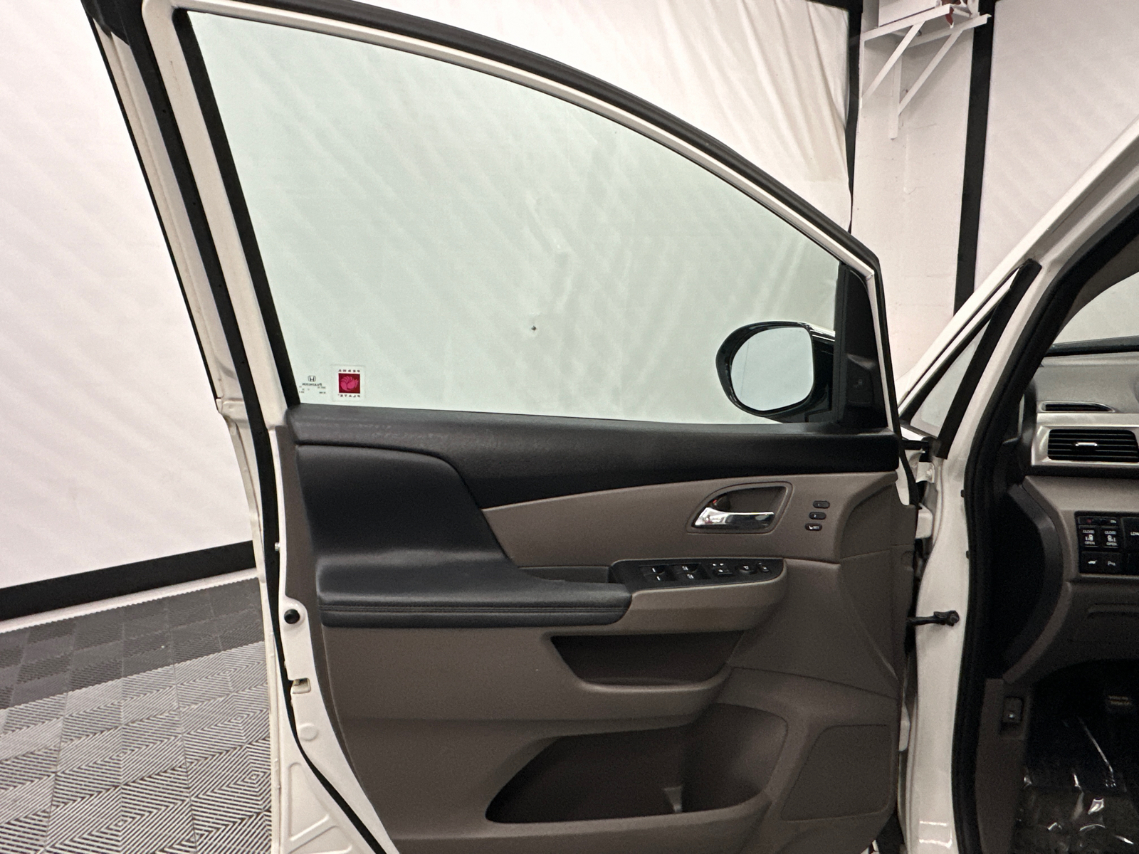 2015 Honda Odyssey Touring Elite 11