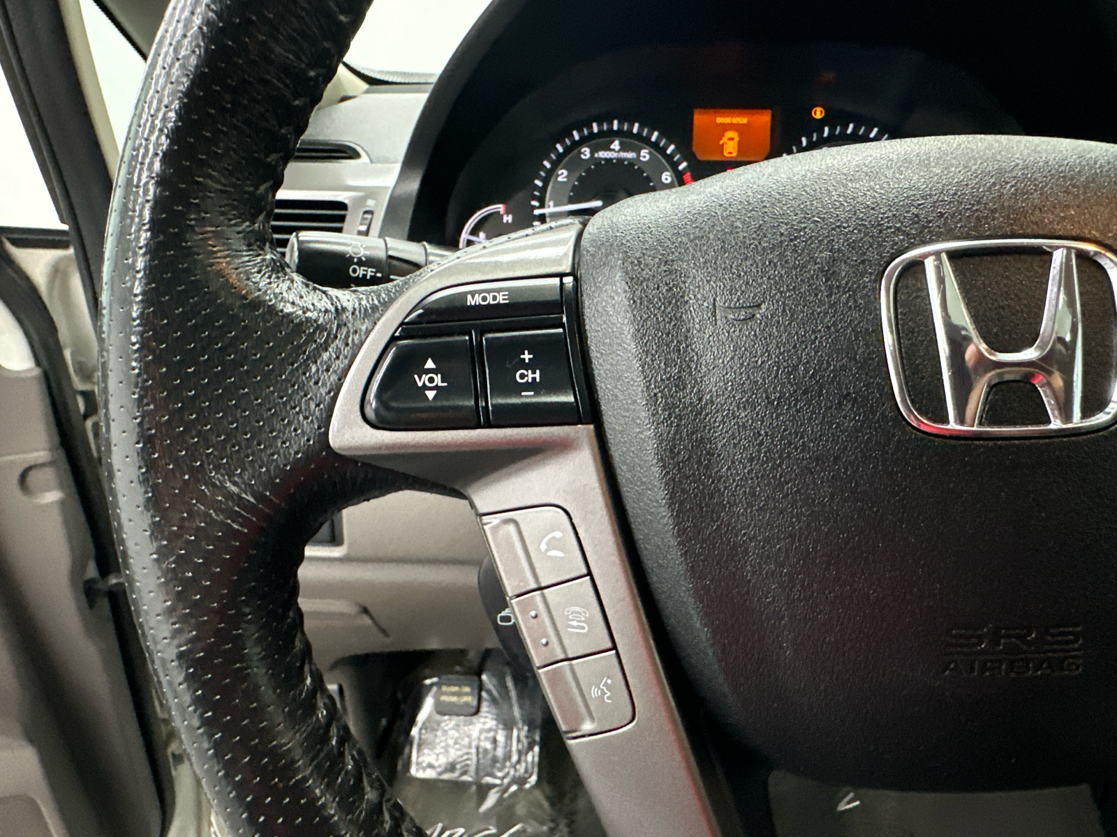 2015 Honda Odyssey Touring Elite 33
