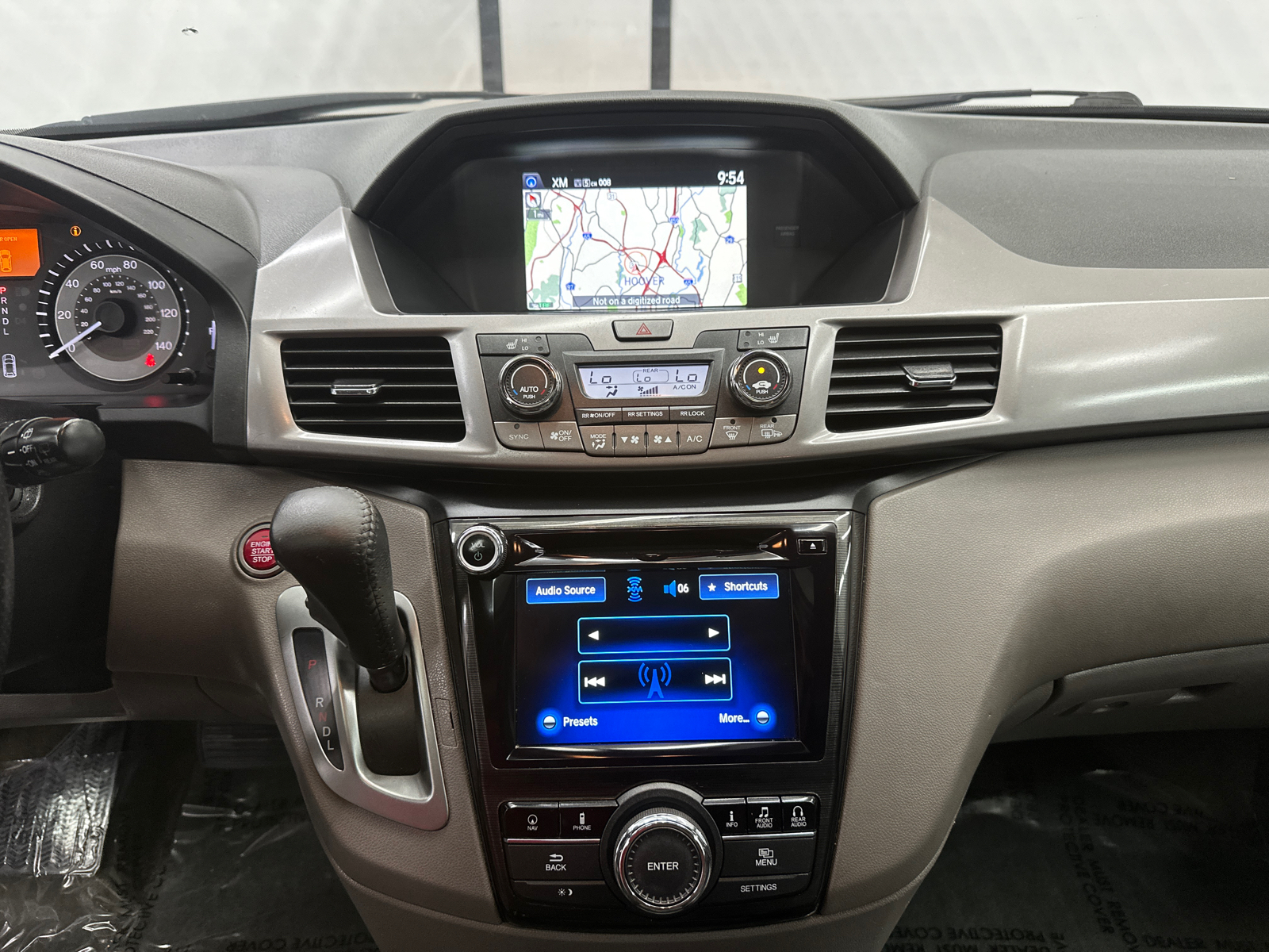 2015 Honda Odyssey Touring Elite 36