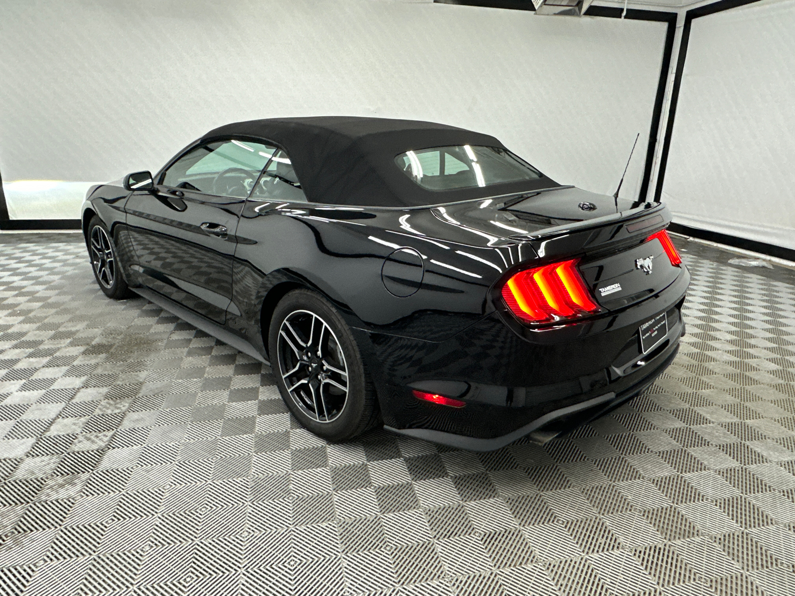 2022 Ford Mustang EcoBoost Premium 3