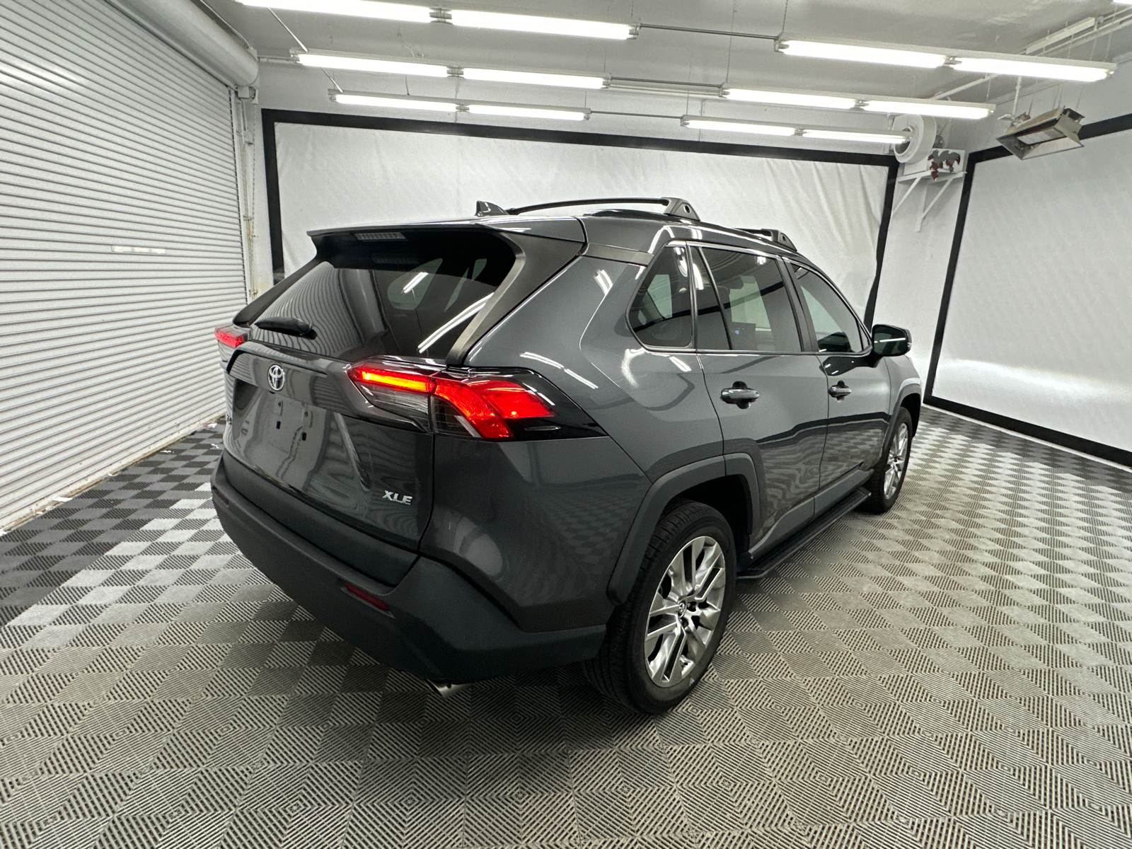 2019 Toyota RAV4 XLE Premium 5