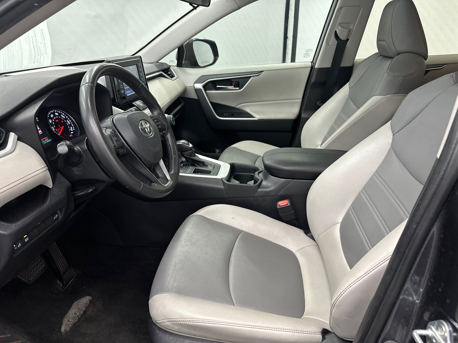 2019 Toyota RAV4 XLE Premium 9