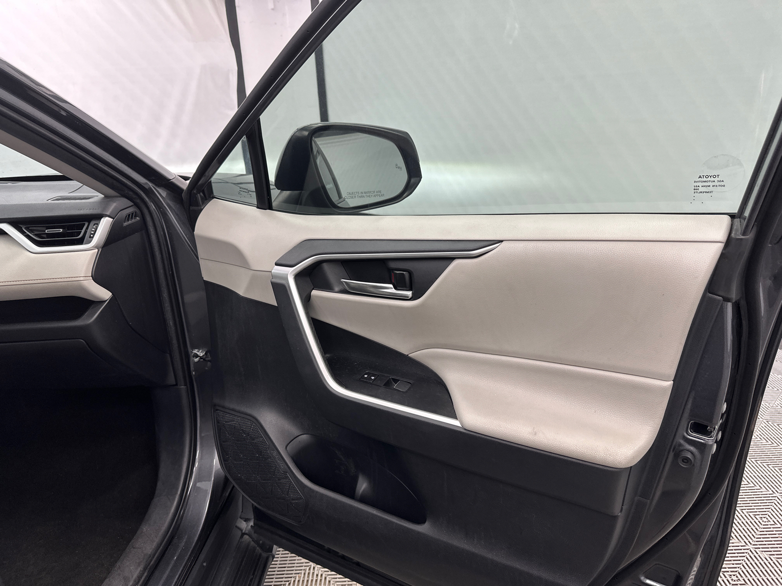 2019 Toyota RAV4 XLE Premium 15
