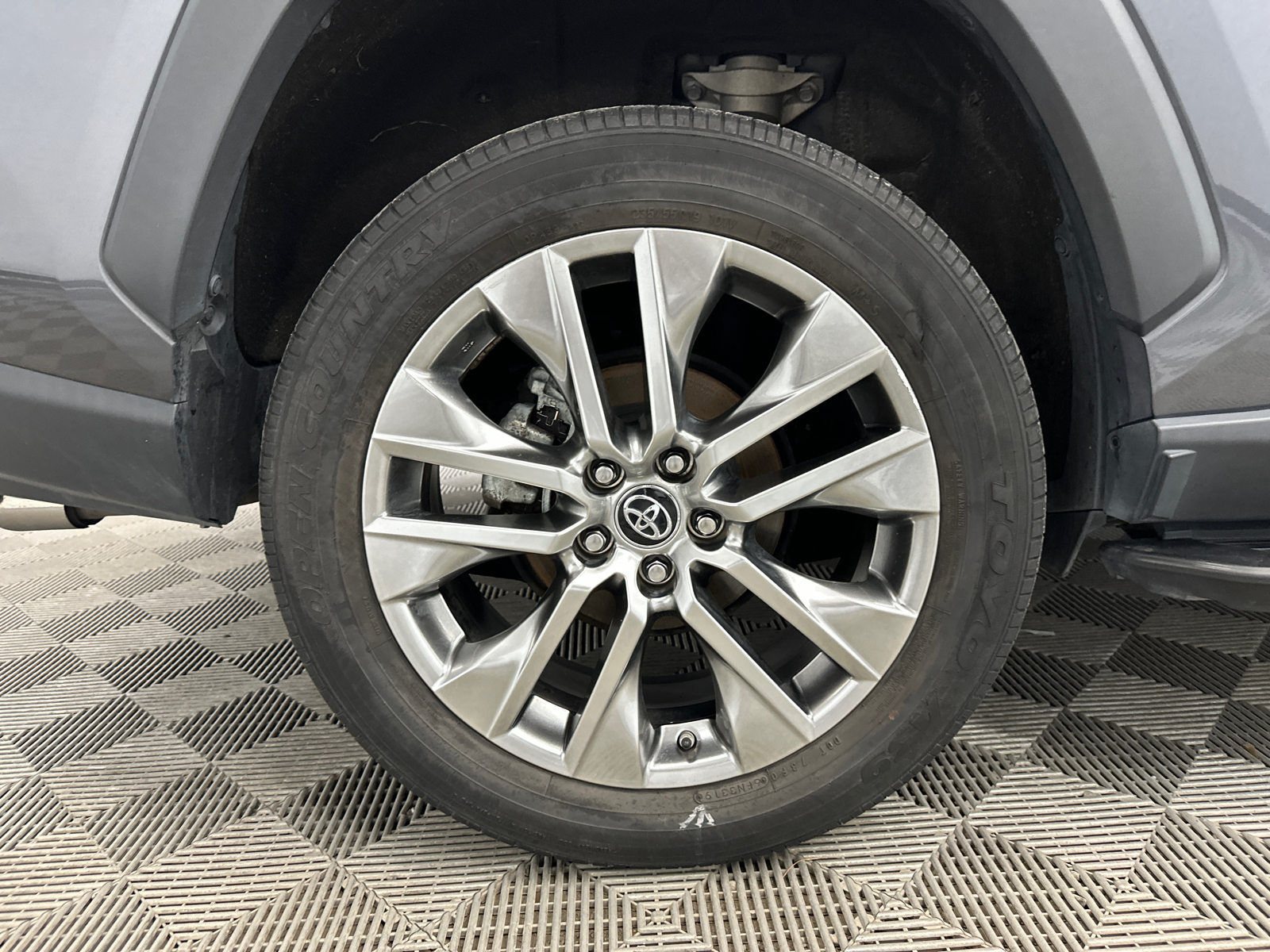 2019 Toyota RAV4 XLE Premium 18