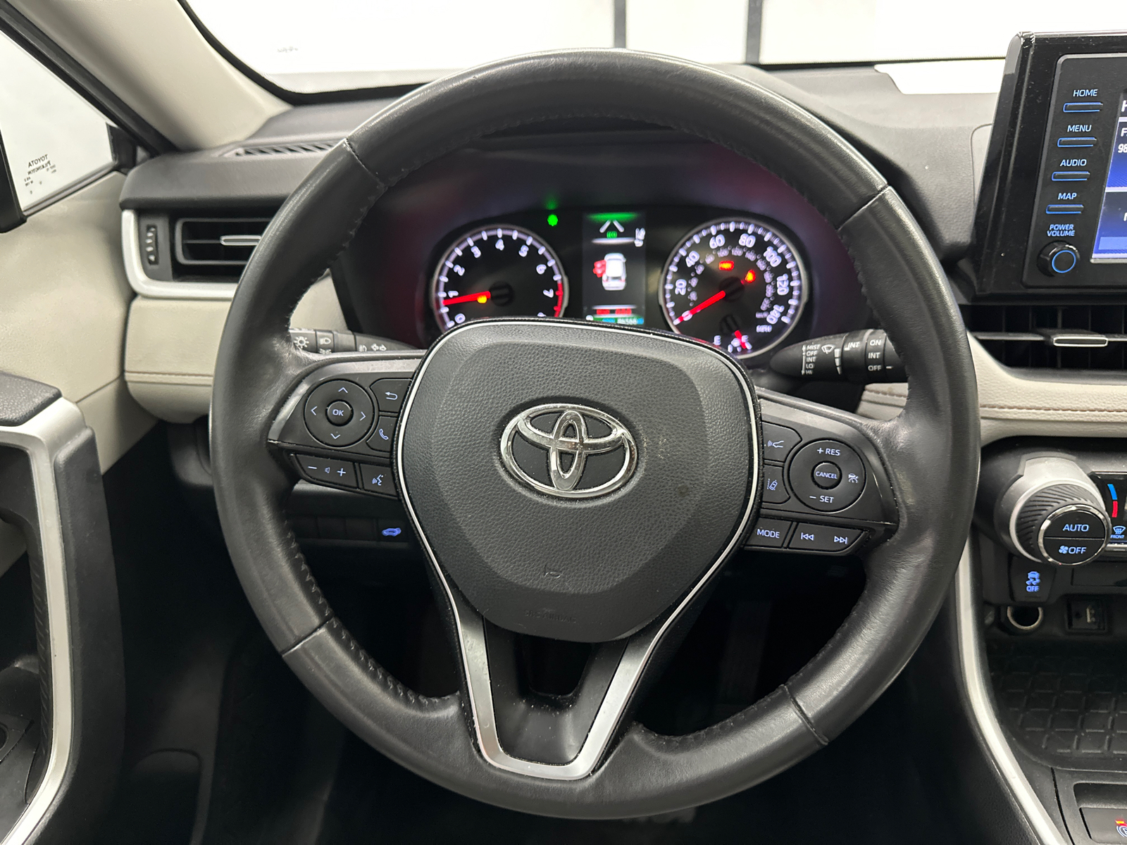 2019 Toyota RAV4 XLE Premium 27