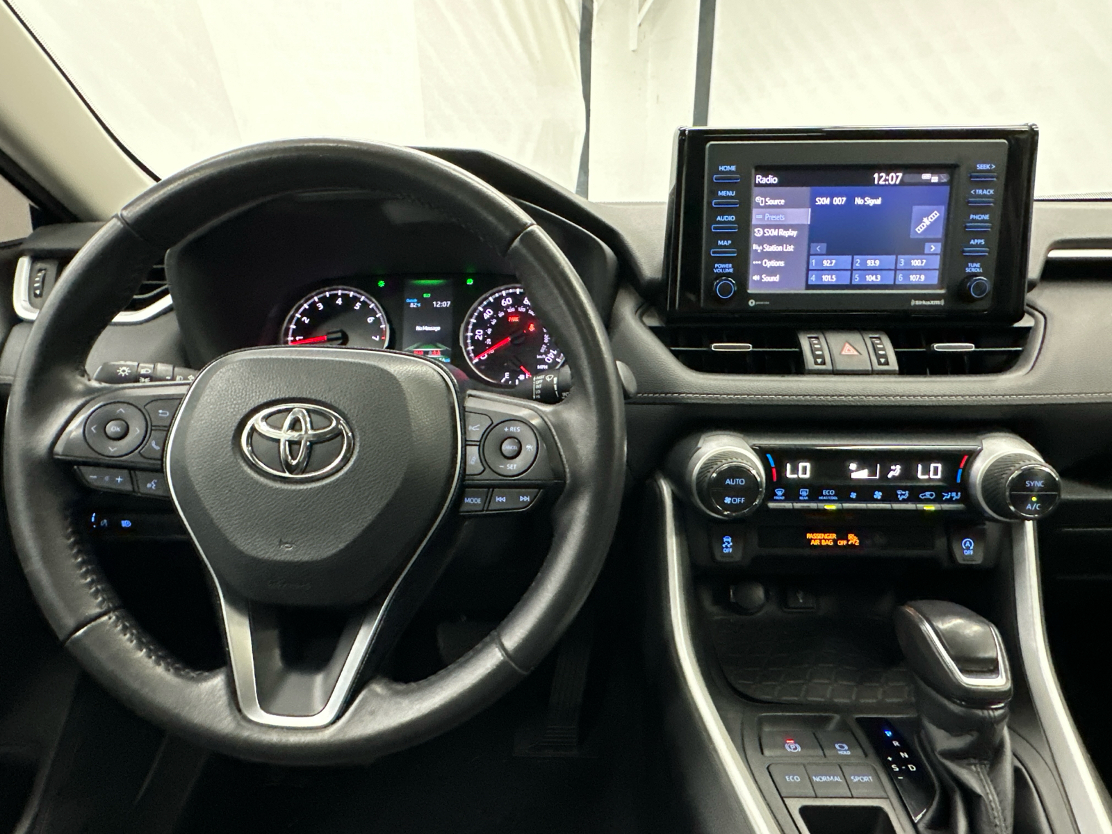 2021 Toyota RAV4 XLE Premium 26
