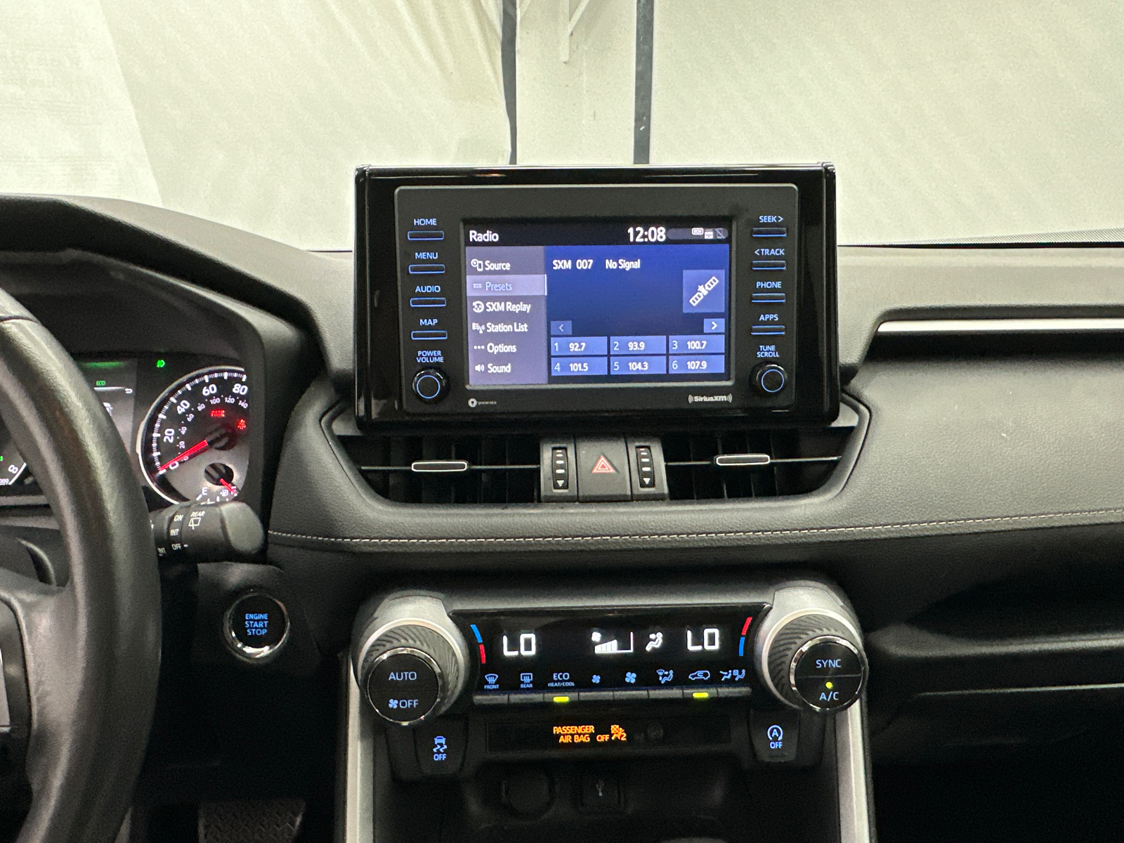 2021 Toyota RAV4 XLE Premium 31
