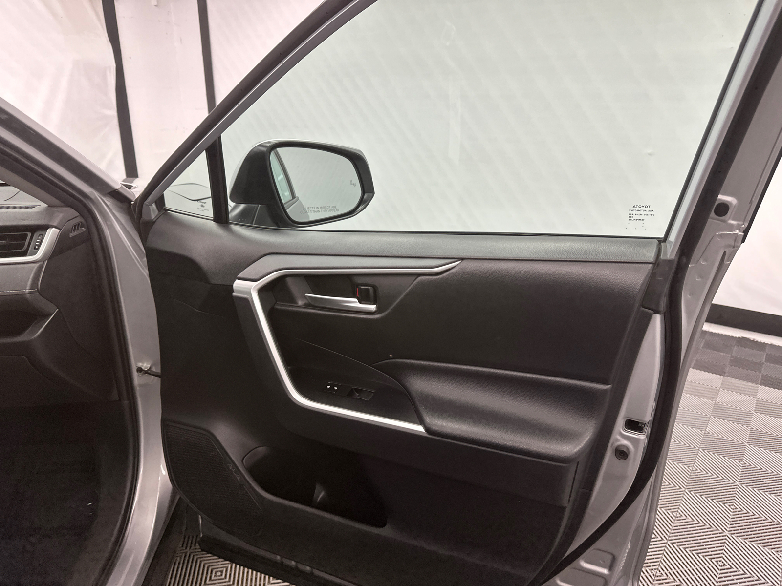 2019 Toyota RAV4 XLE 14