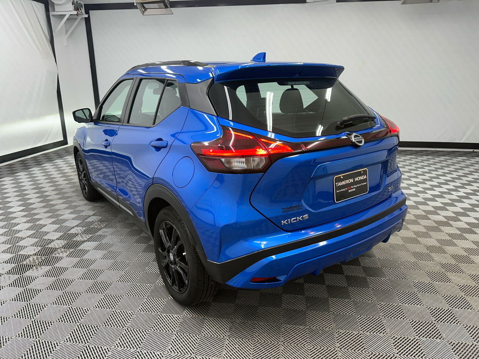 2021 Nissan Kicks SR 3