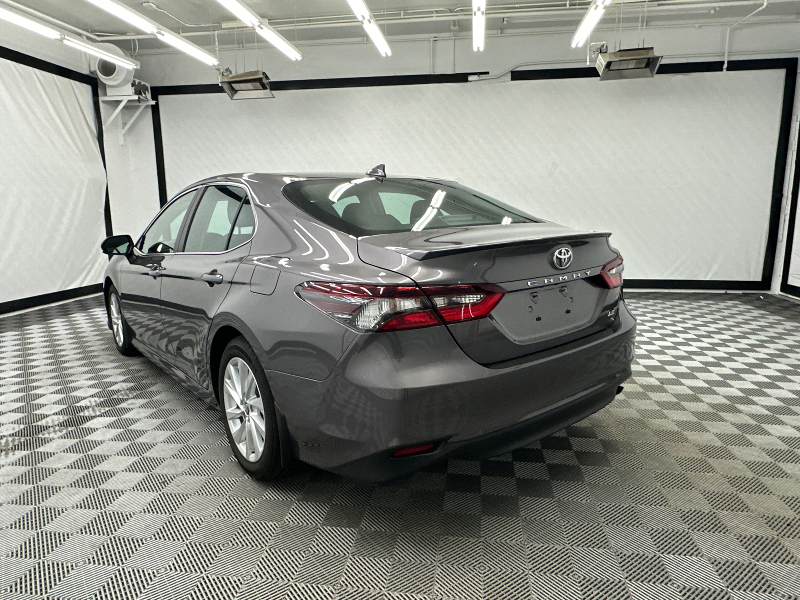 2023 Toyota Camry LE 3