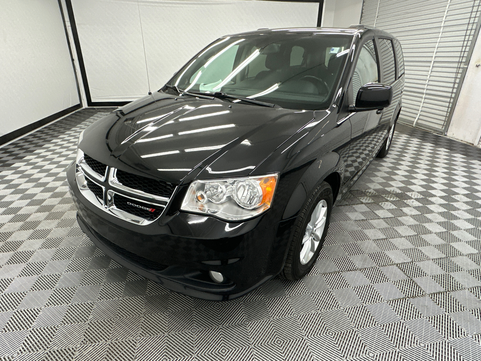 2019 Dodge Grand Caravan SXT 1