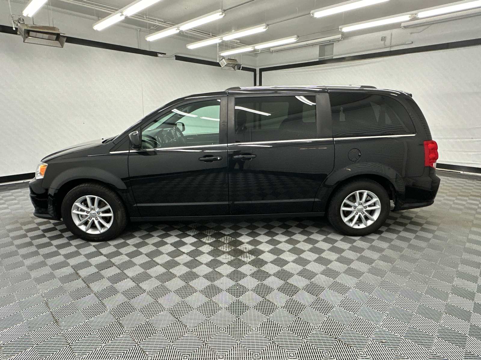 2019 Dodge Grand Caravan SXT 2