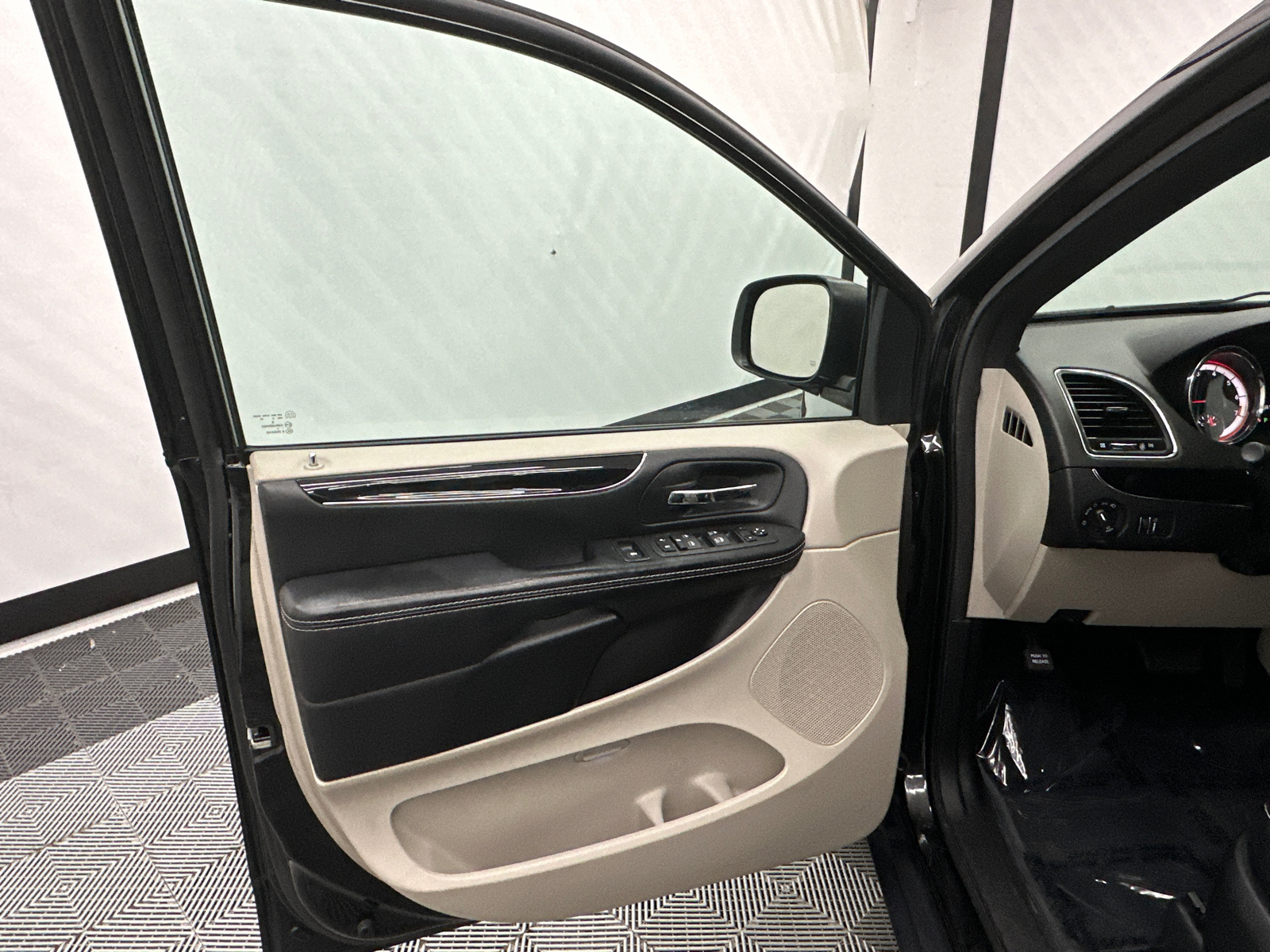 2019 Dodge Grand Caravan SXT 11