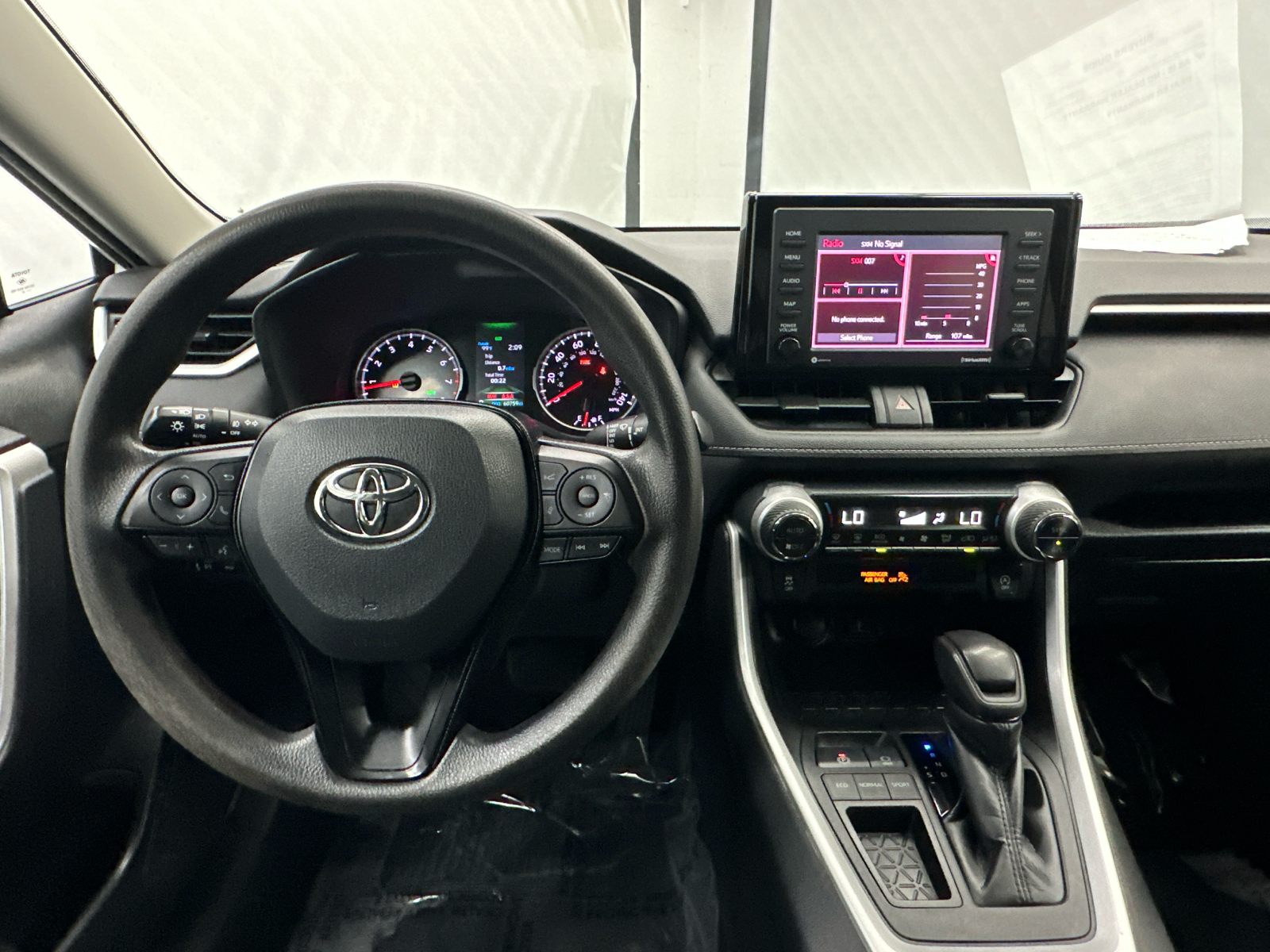 2021 Toyota RAV4 XLE 24