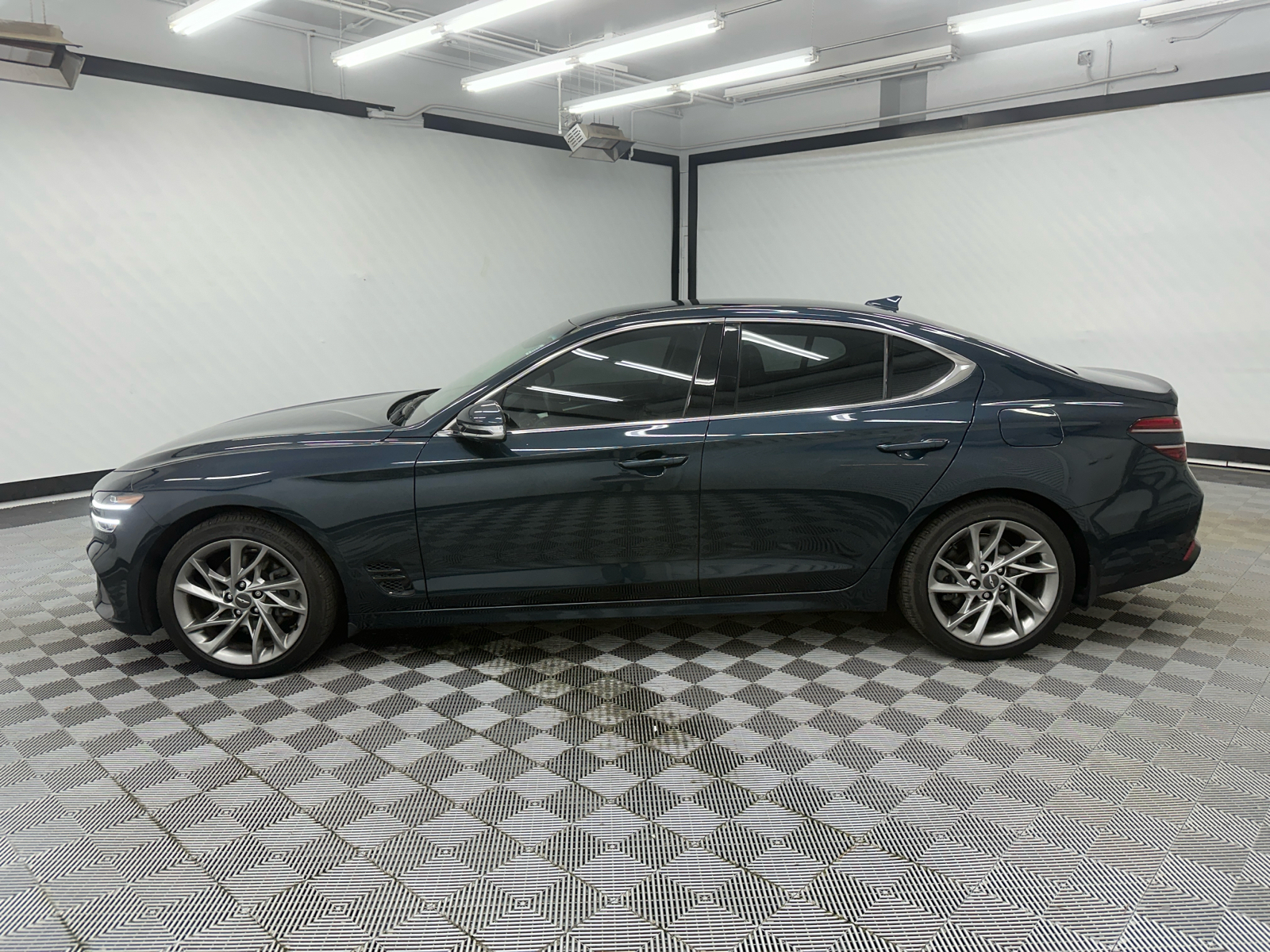 2022 Genesis G70 2.0T 2