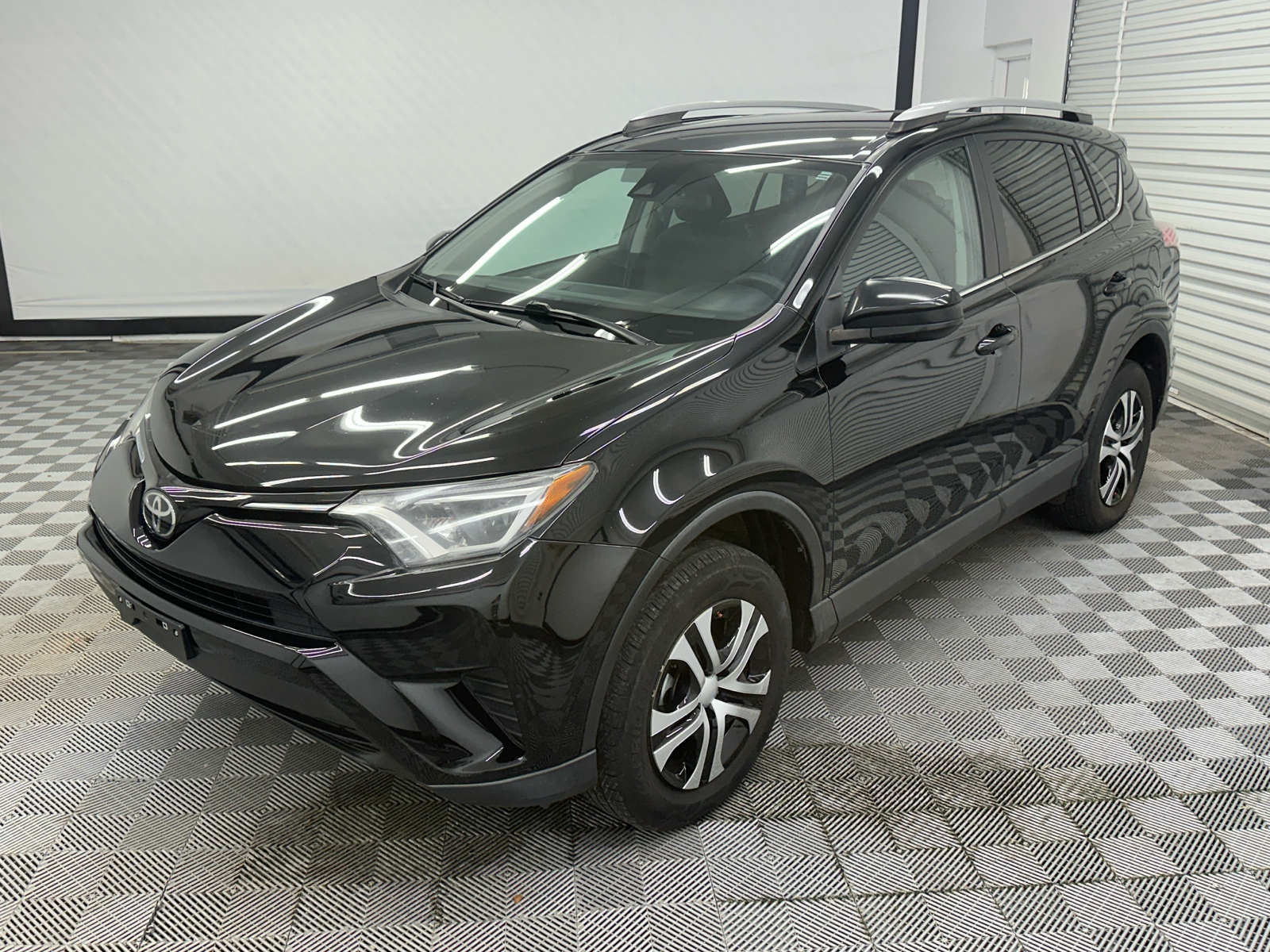 2018 Toyota RAV4 LE 1