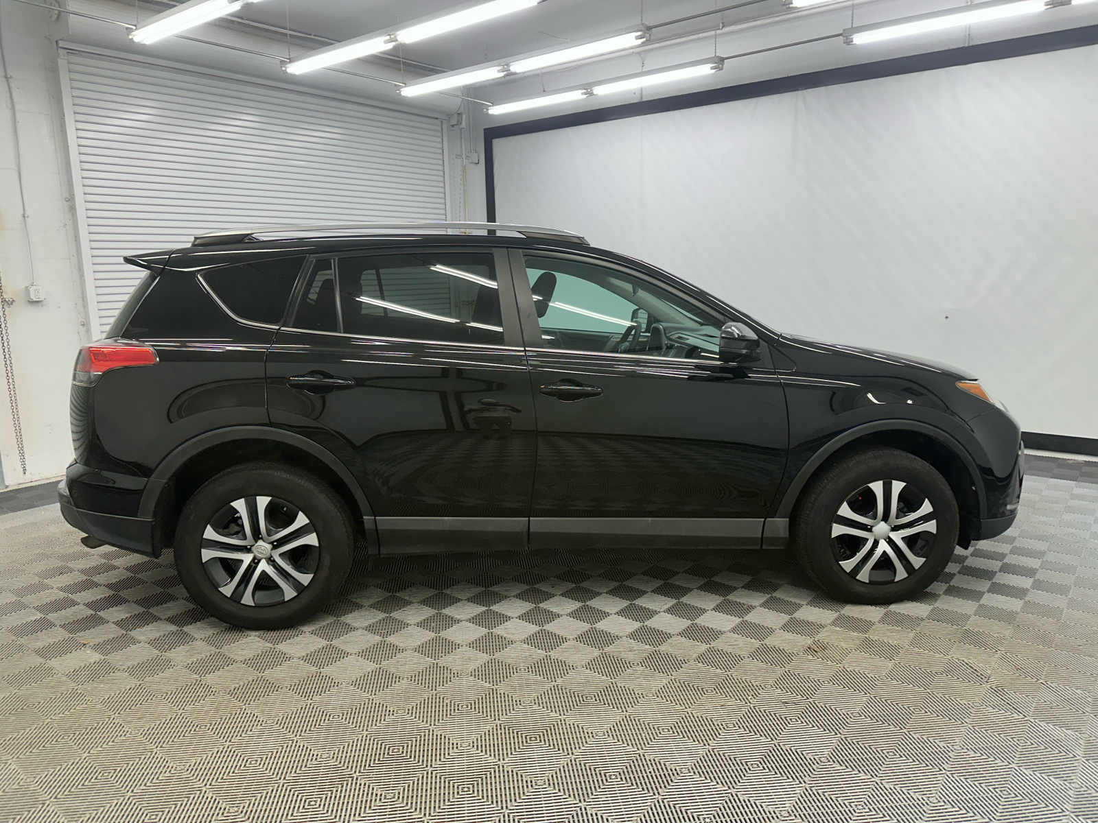 2018 Toyota RAV4 LE 6